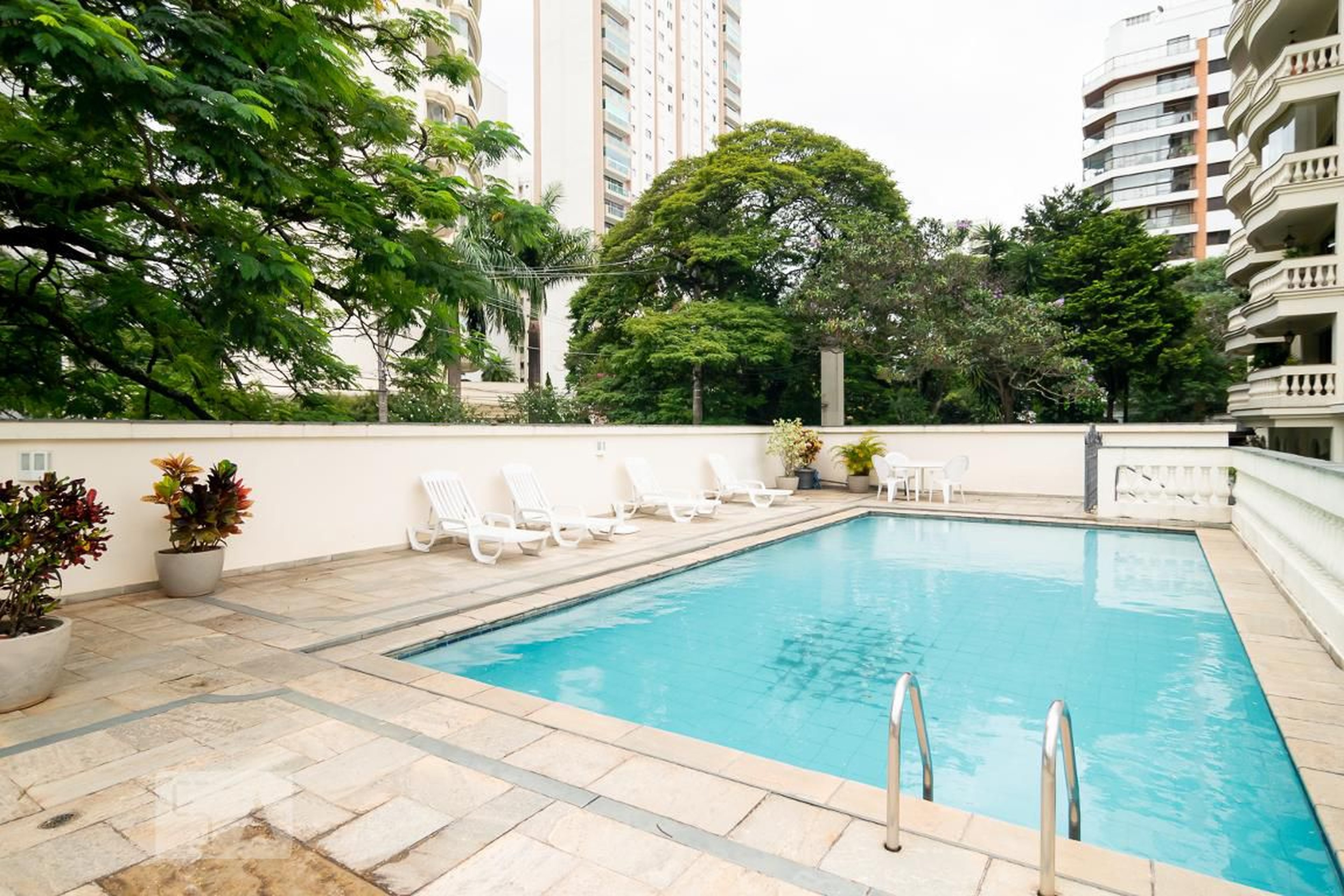 Piscina - Mansão das Gardênias