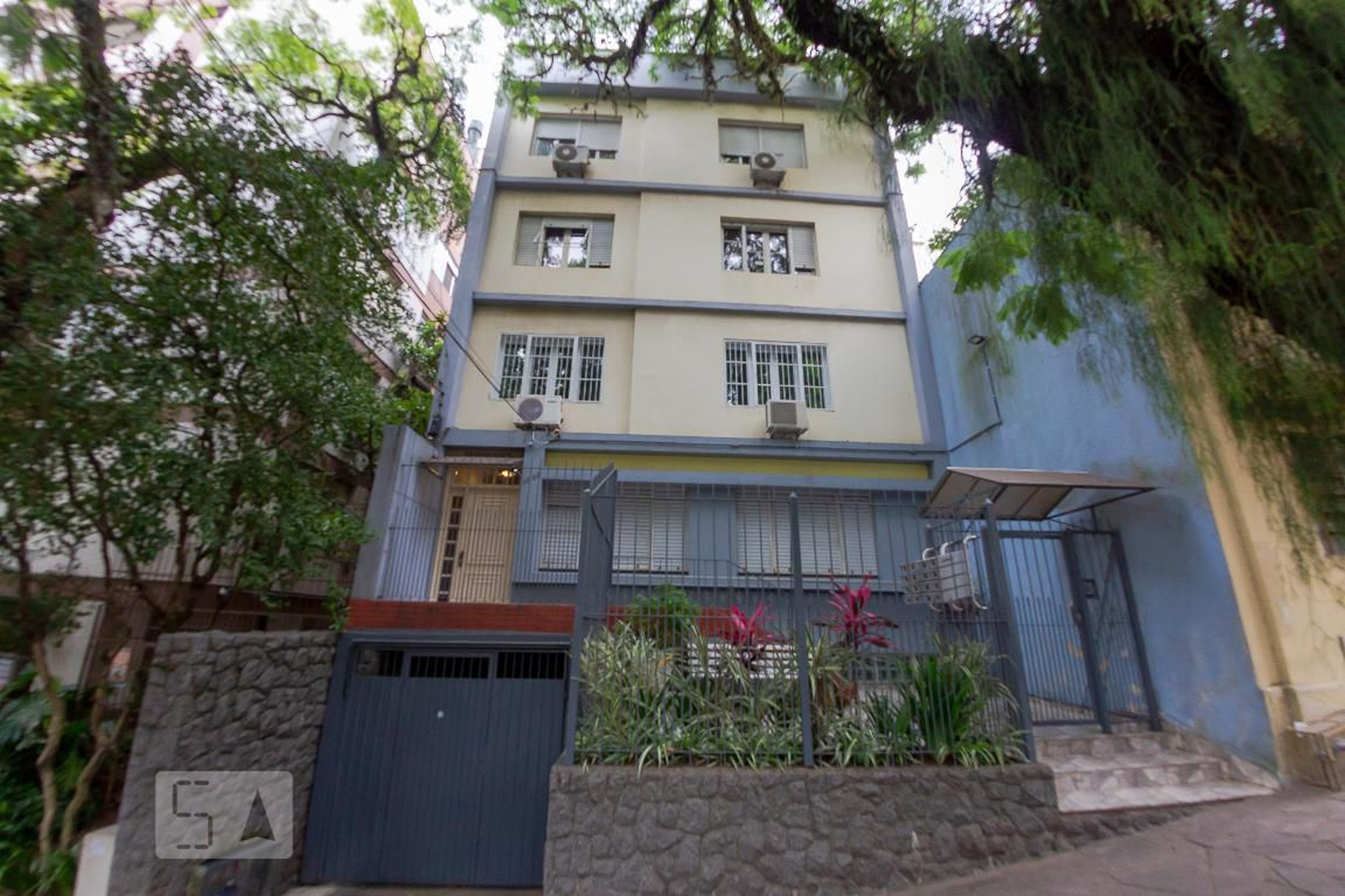 Fachada do Prédio Condomínio Elsalucy