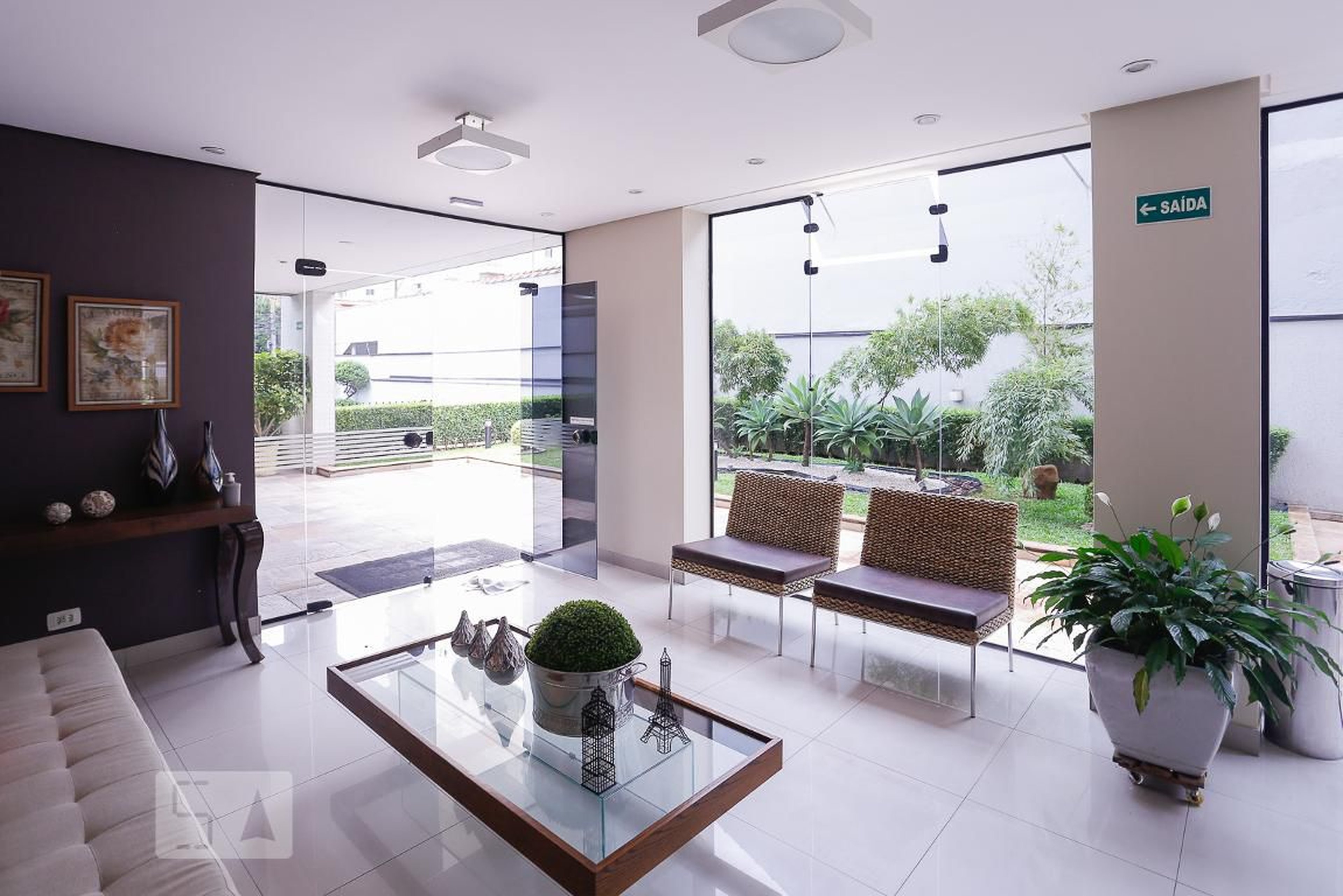 Hall Social - Denyse