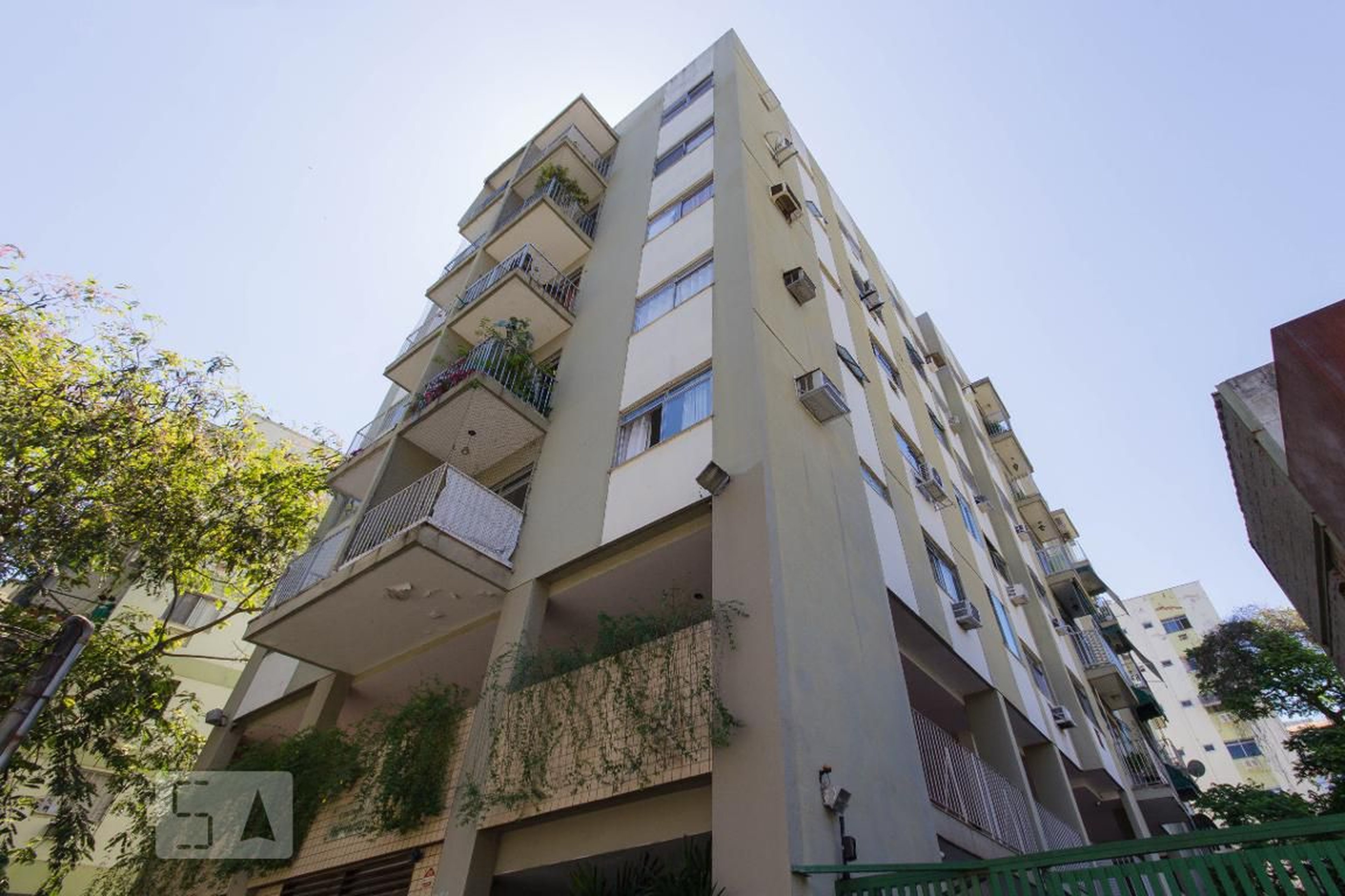 Fachada do Condomínio Edifício Henriette