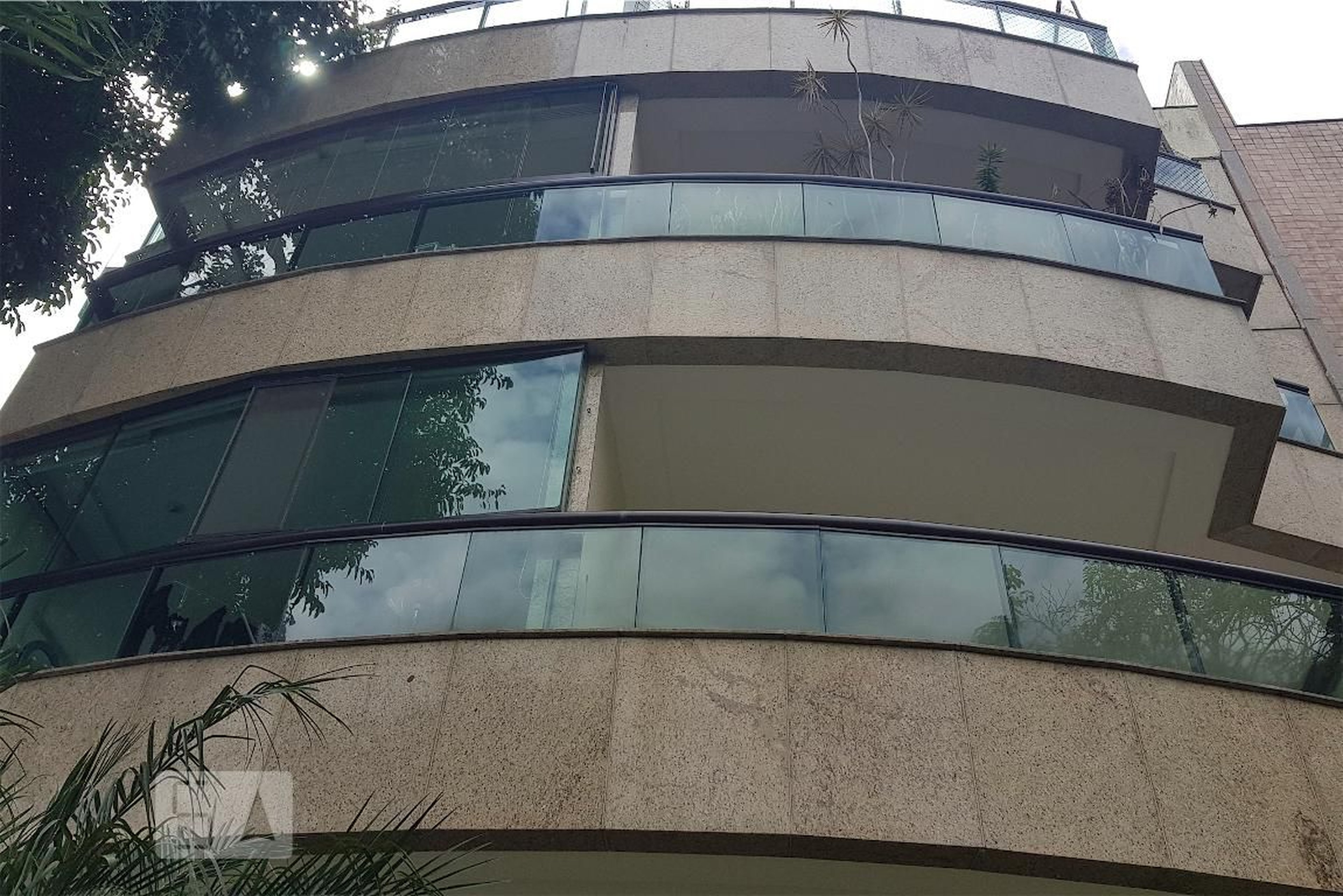 Edifício Condomínio em Rua Armando Coelho de Freitas, 111
