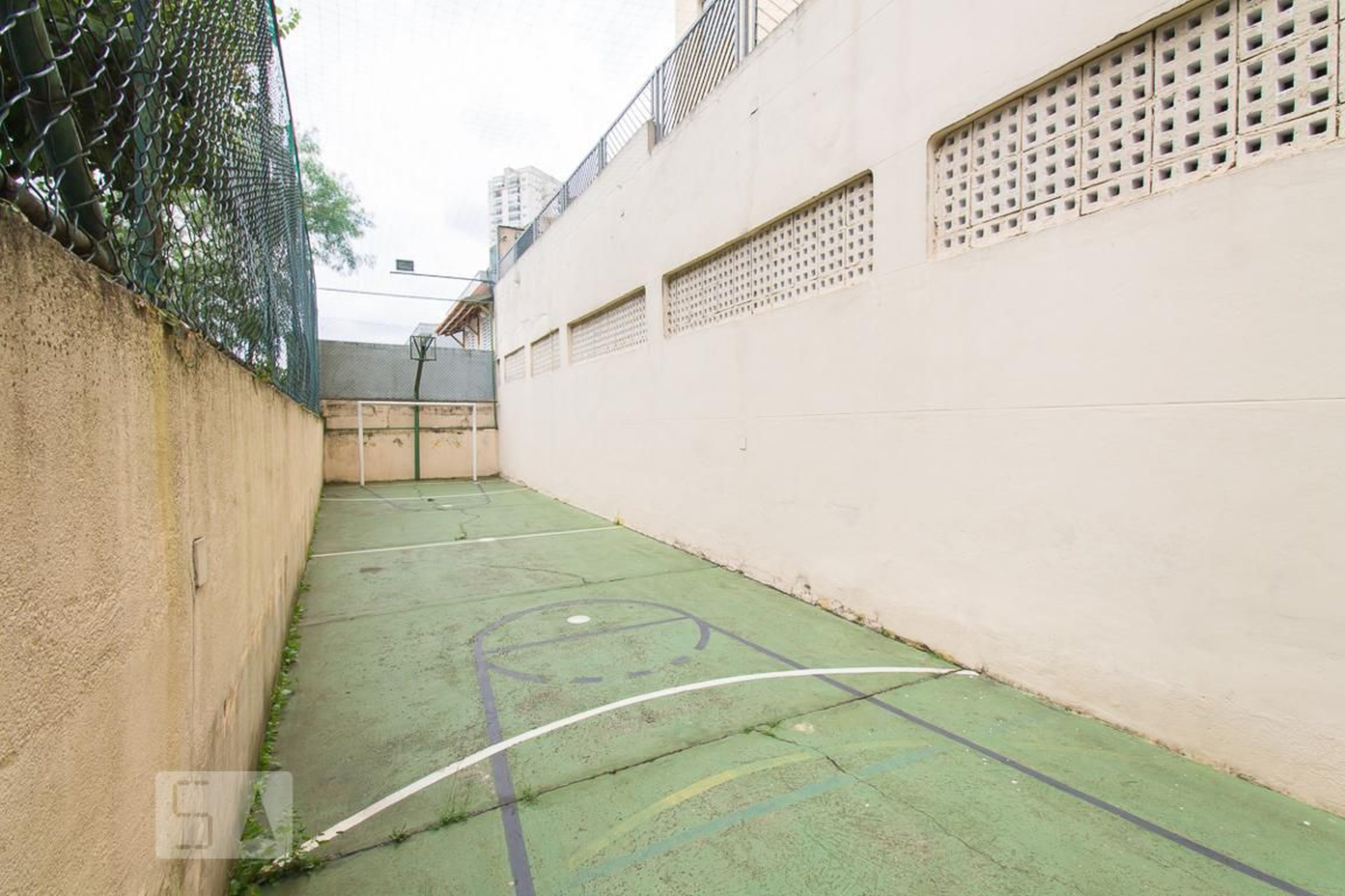 Quadra Esportiva - Cave Du Roi