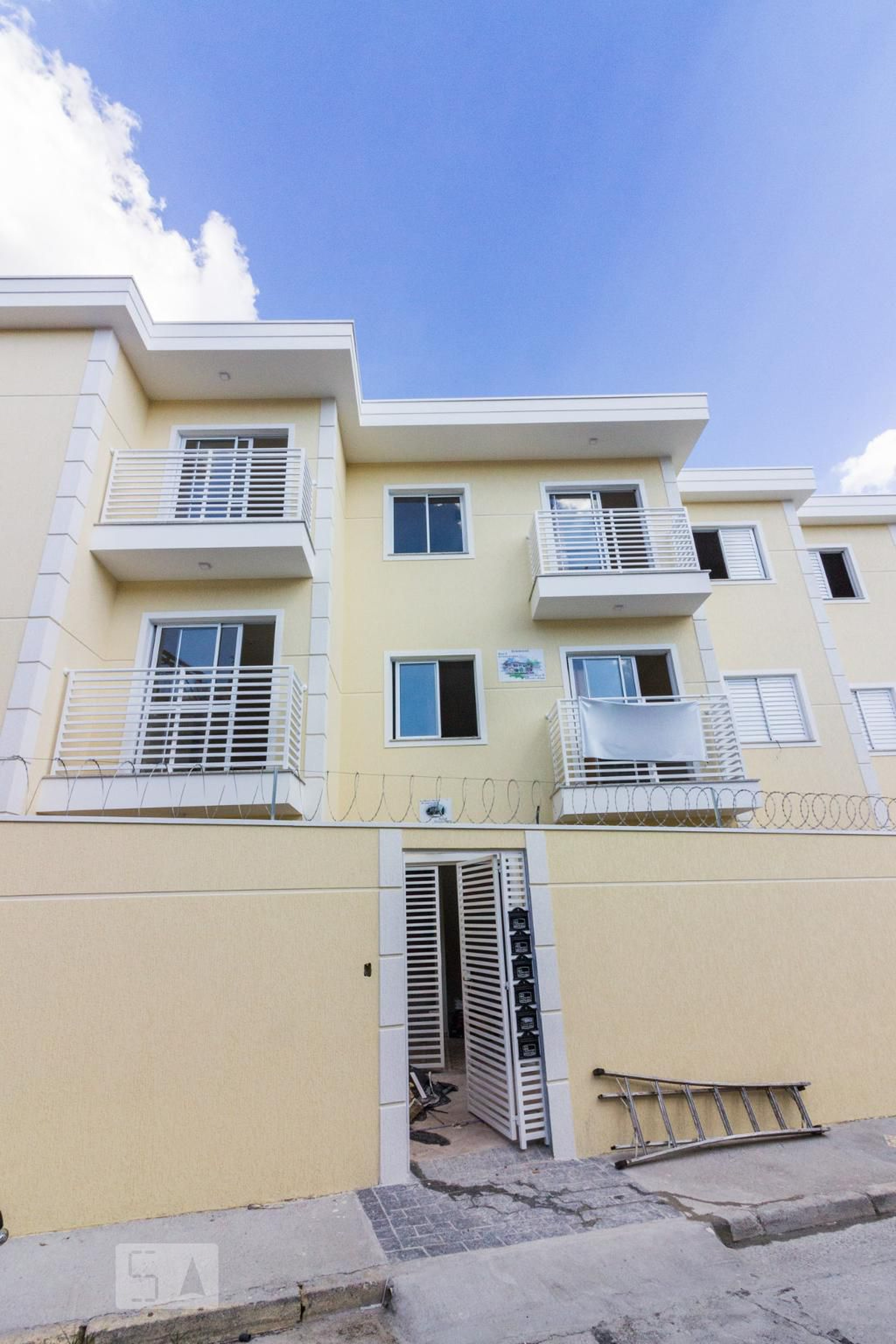 Fachada Condomínio em Rua Barra da Jangada, 86