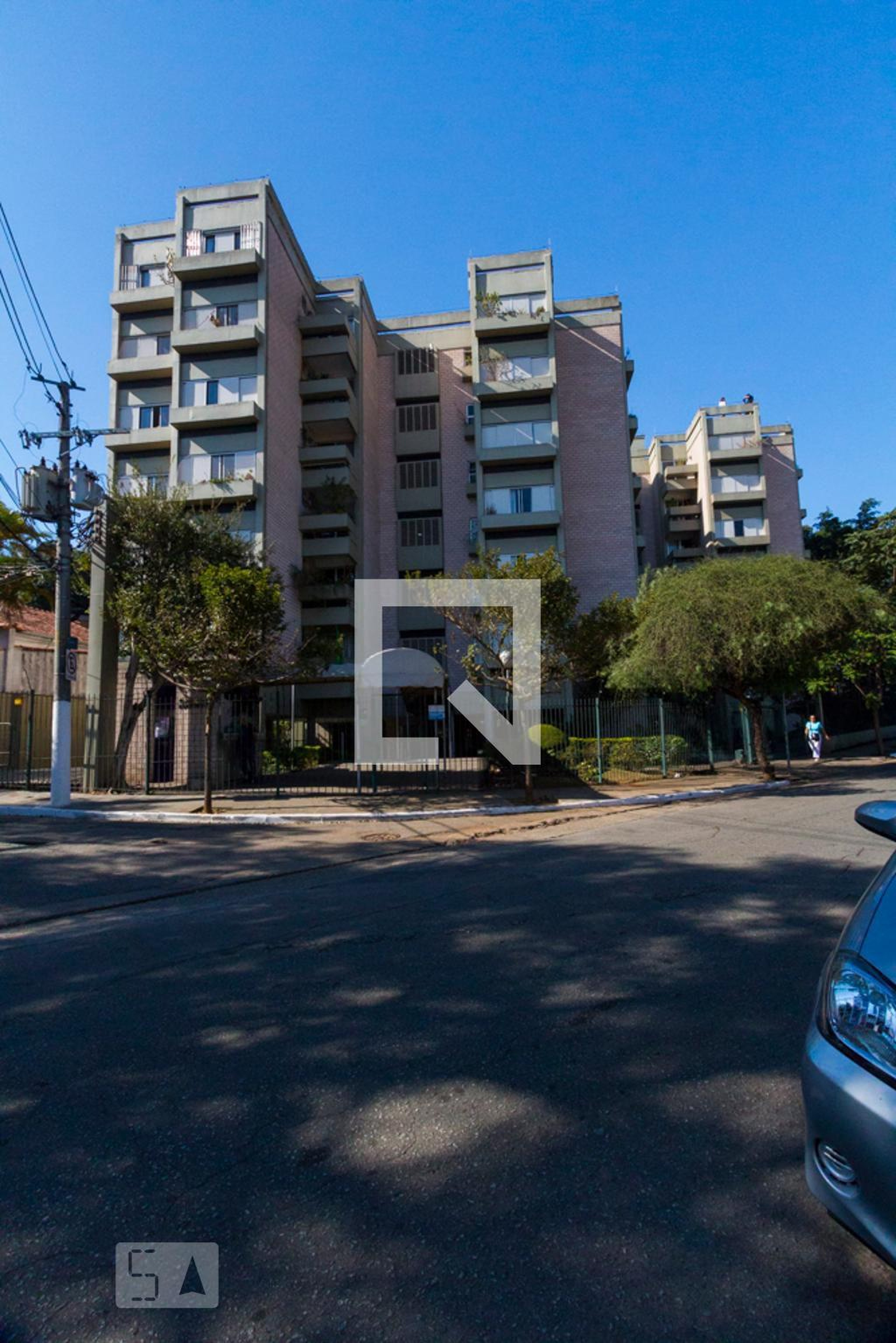 Fachada do condomínio Condomínio Pinheirinhos