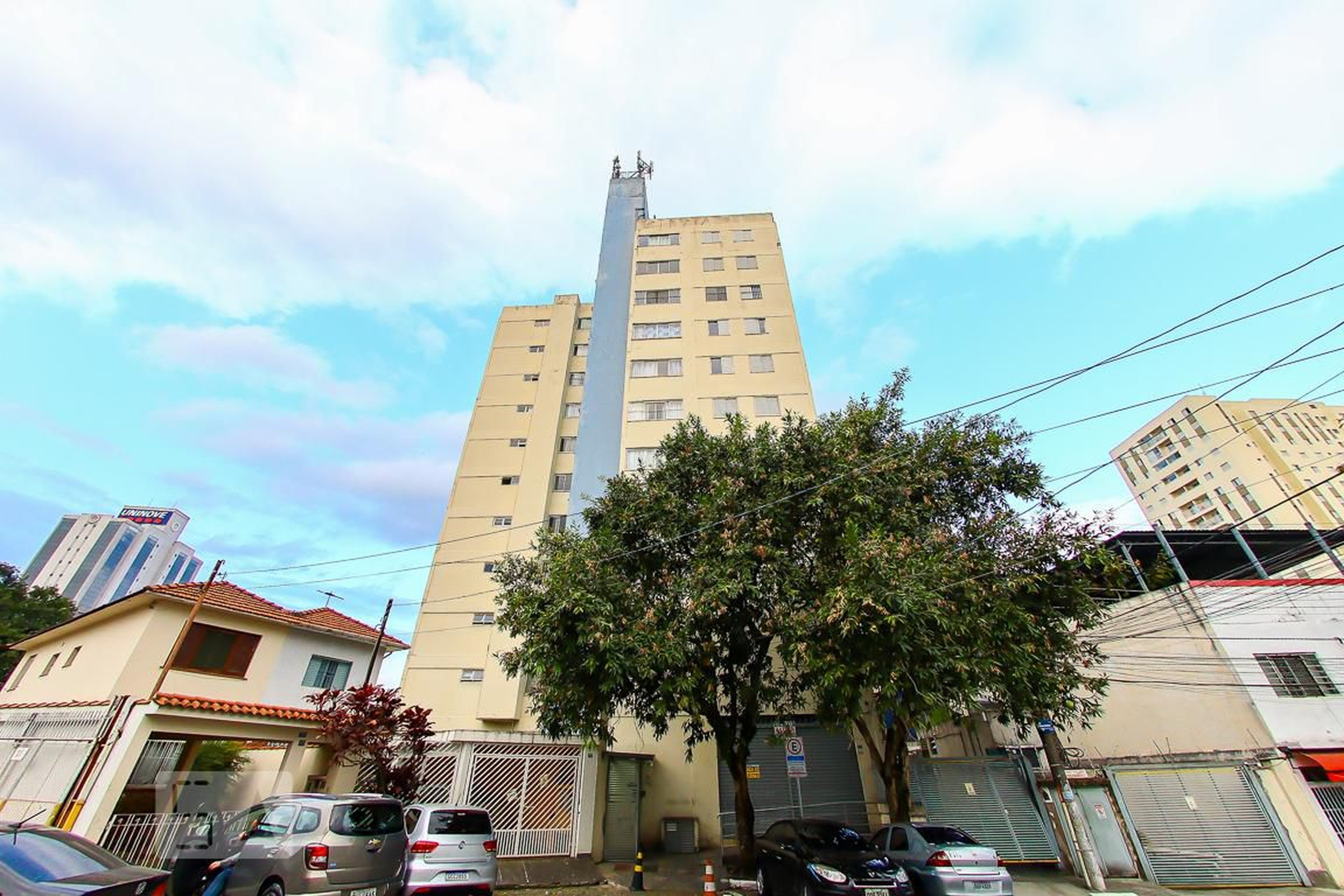 Fachada Condomínio em Rua Benedito Rodrigues de Freitas, 51