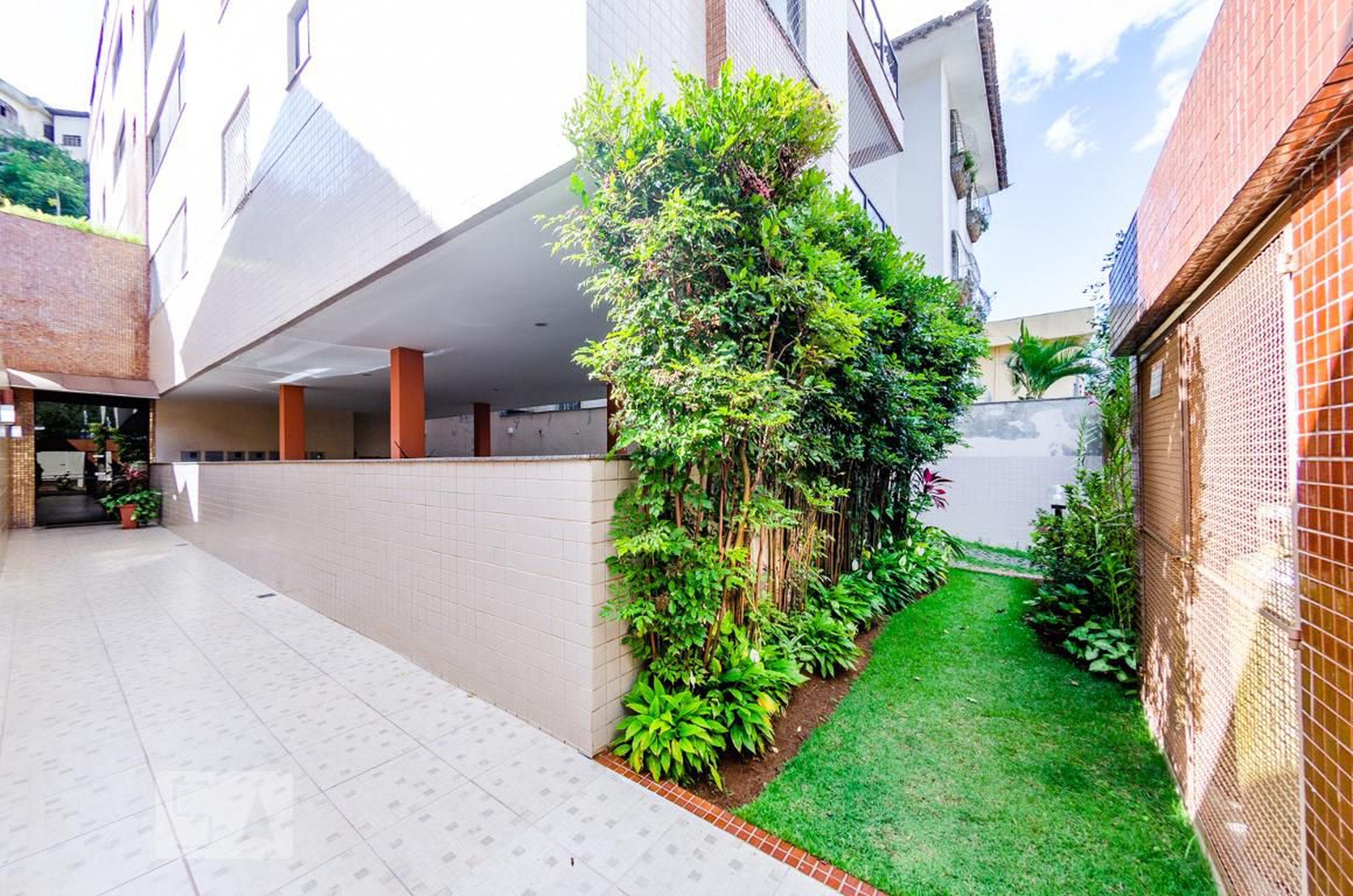 Entrada - Edifício Saint Germain