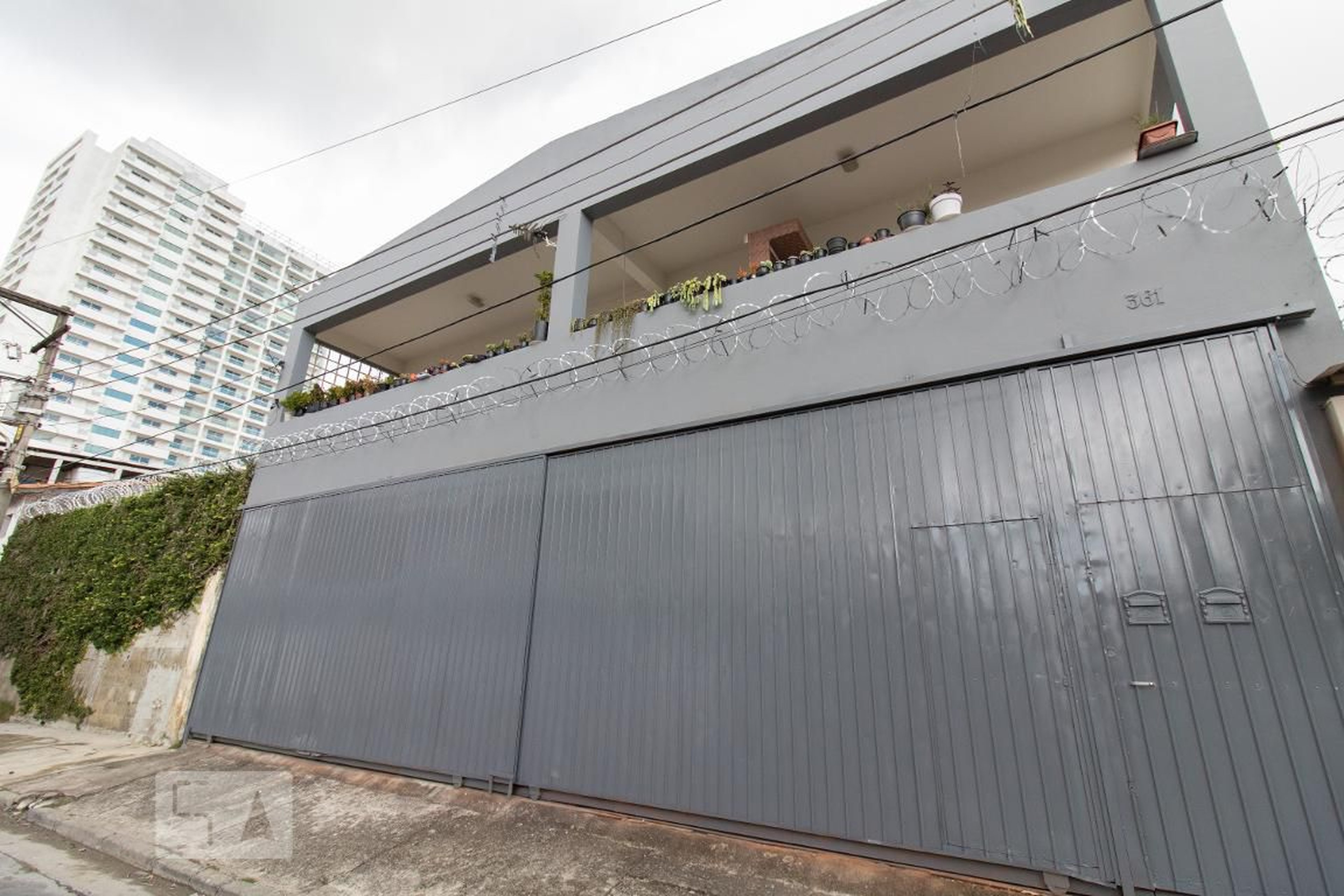 Fachada Condomínio em Rua Alexandre de Oliveira Calmom, 361