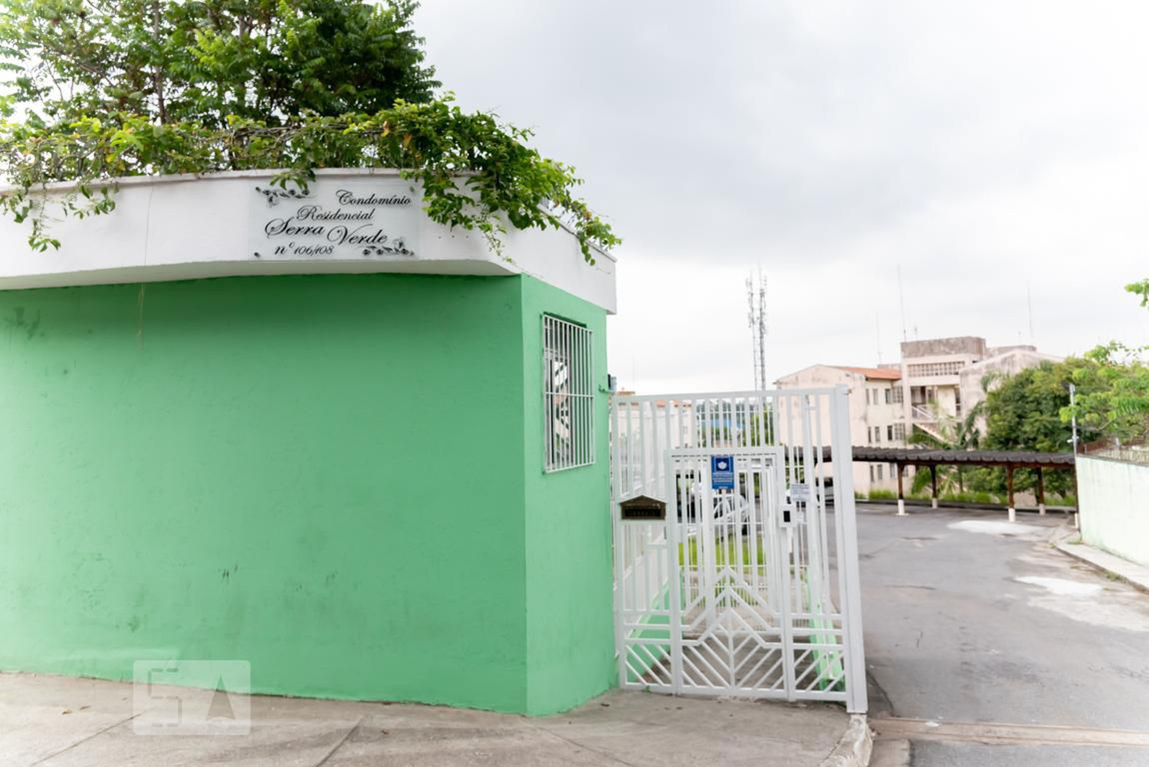 Fachada do Condomínio Condomínio Serra Verde
