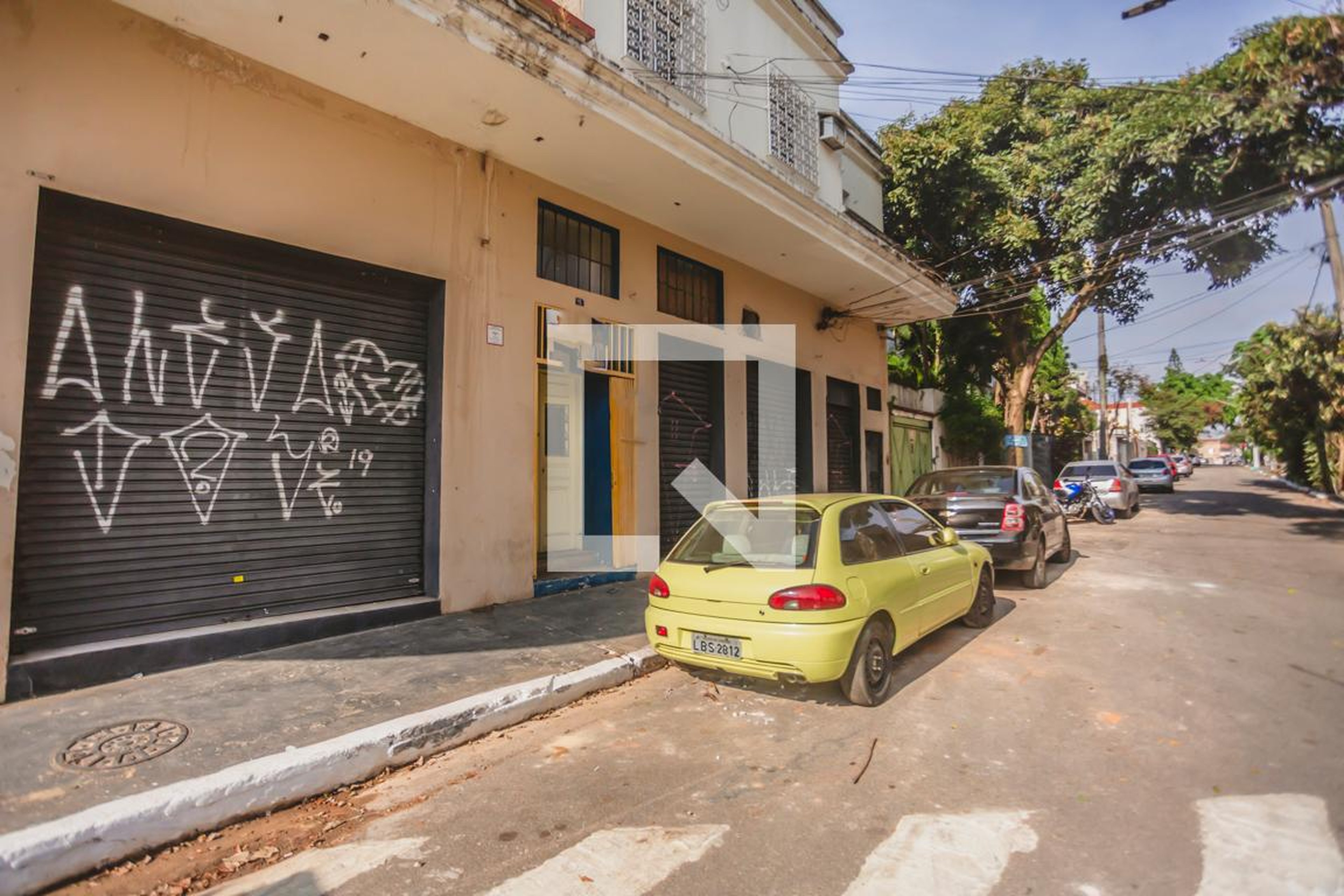 Fachada Condomínio em Rua dos Narcisos, 15