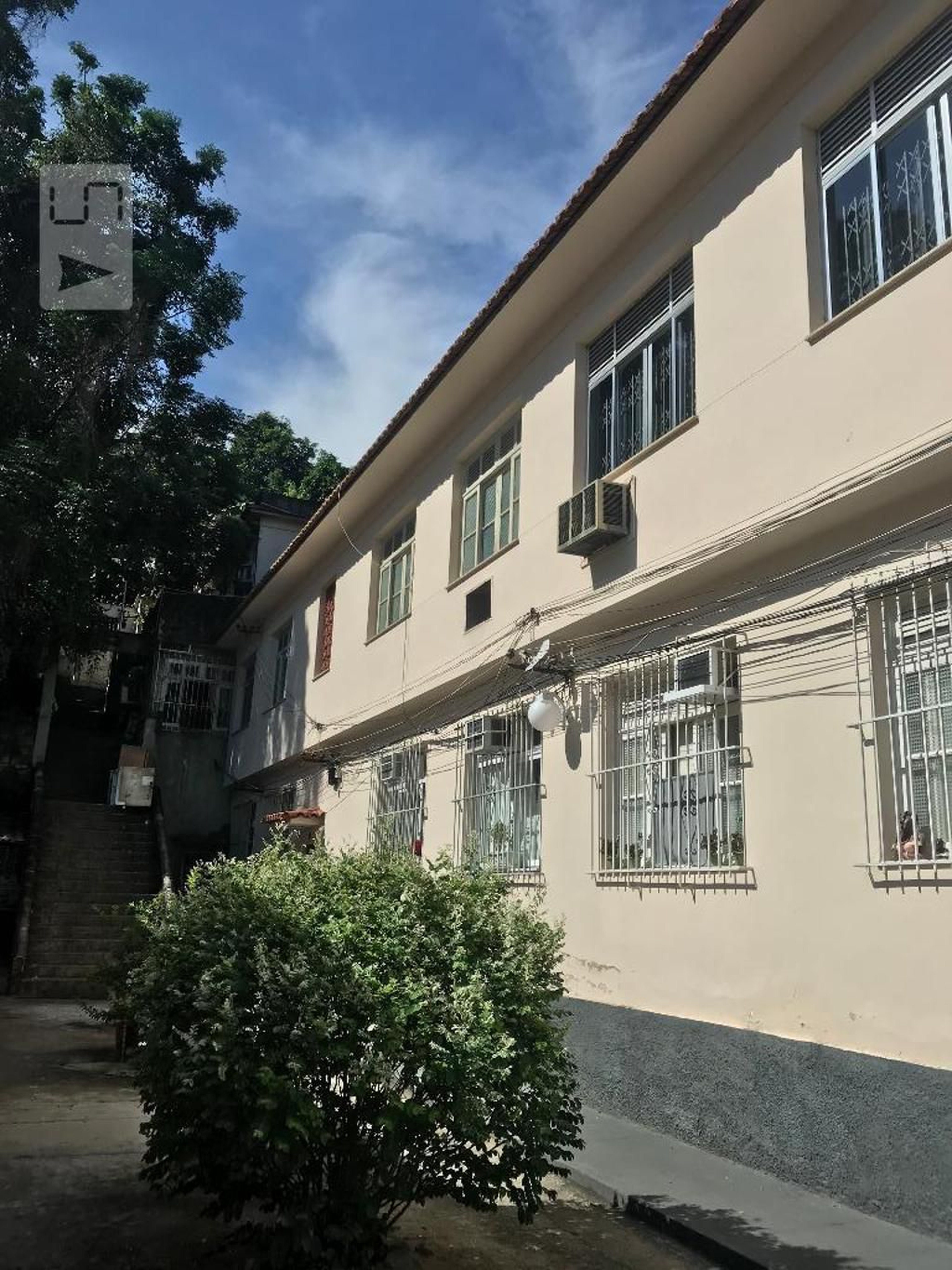 Fachada Condomínio em R. Costa Ferraz, 28