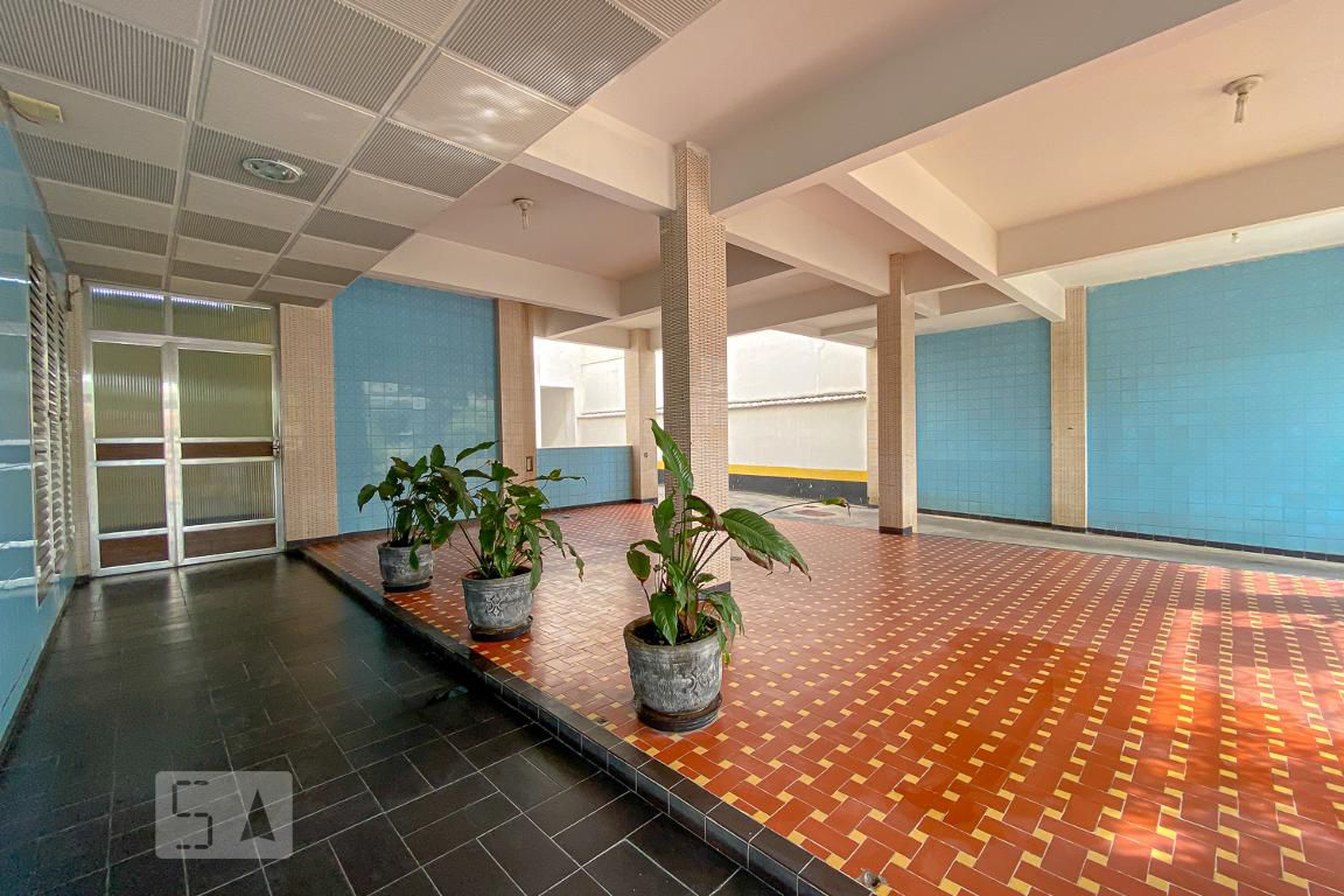 Entrada do prédio - Edifício Leonardo