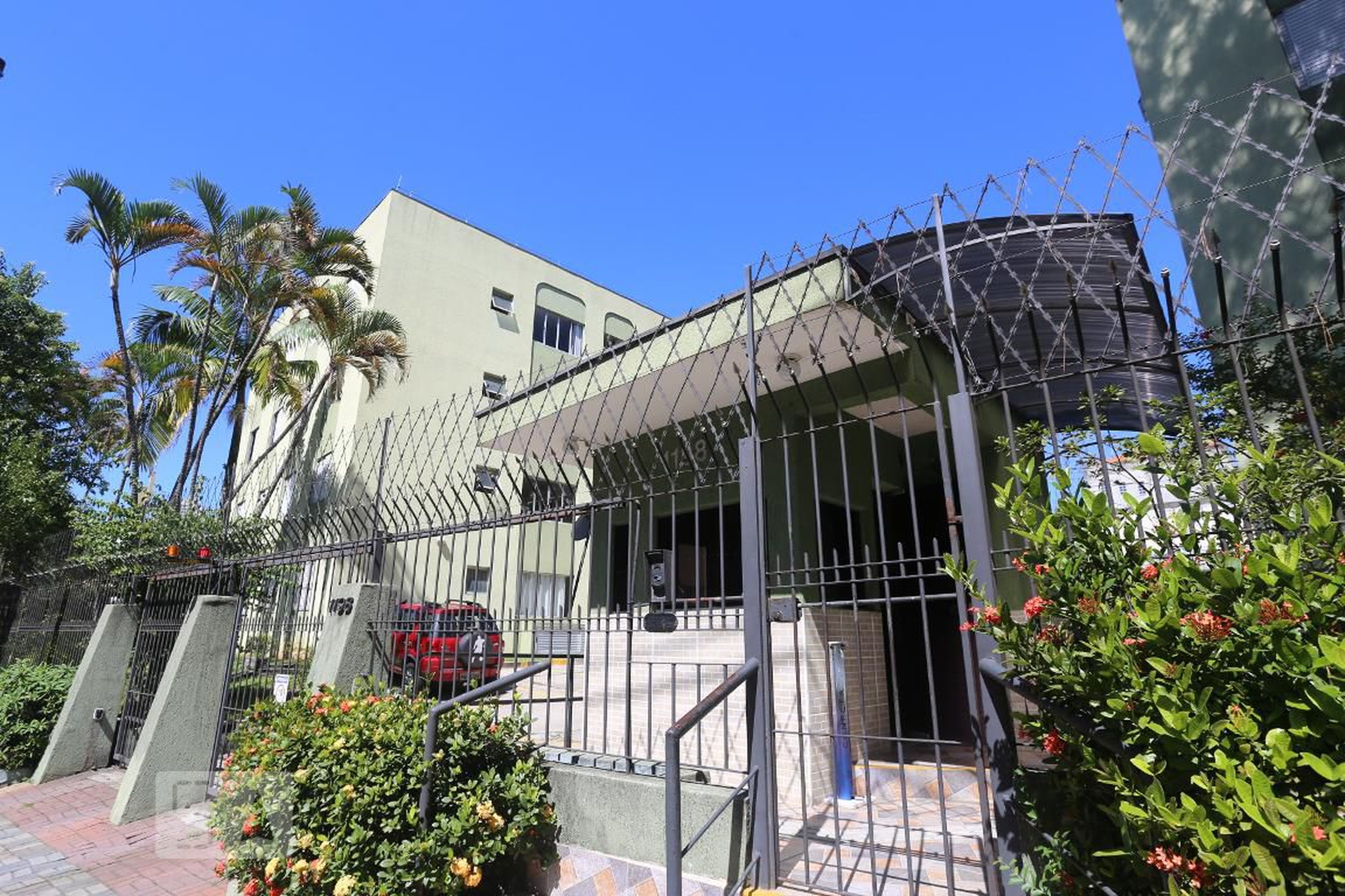 Fachada do Condomínio Edifício Parque Residencial Jardim Esmeralda