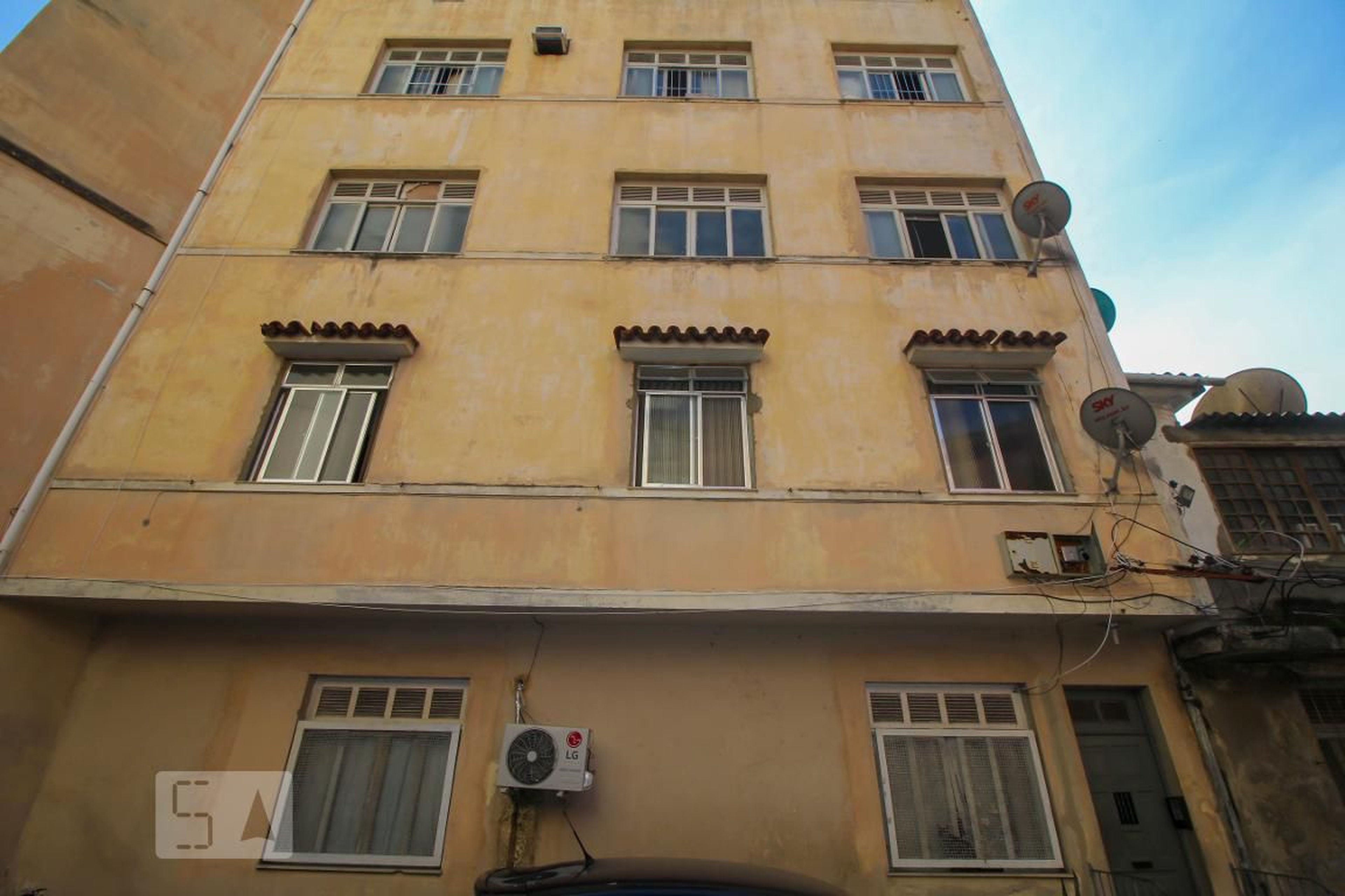 Fachada do Prédio Condomínio em Rua Gonçalves, 184