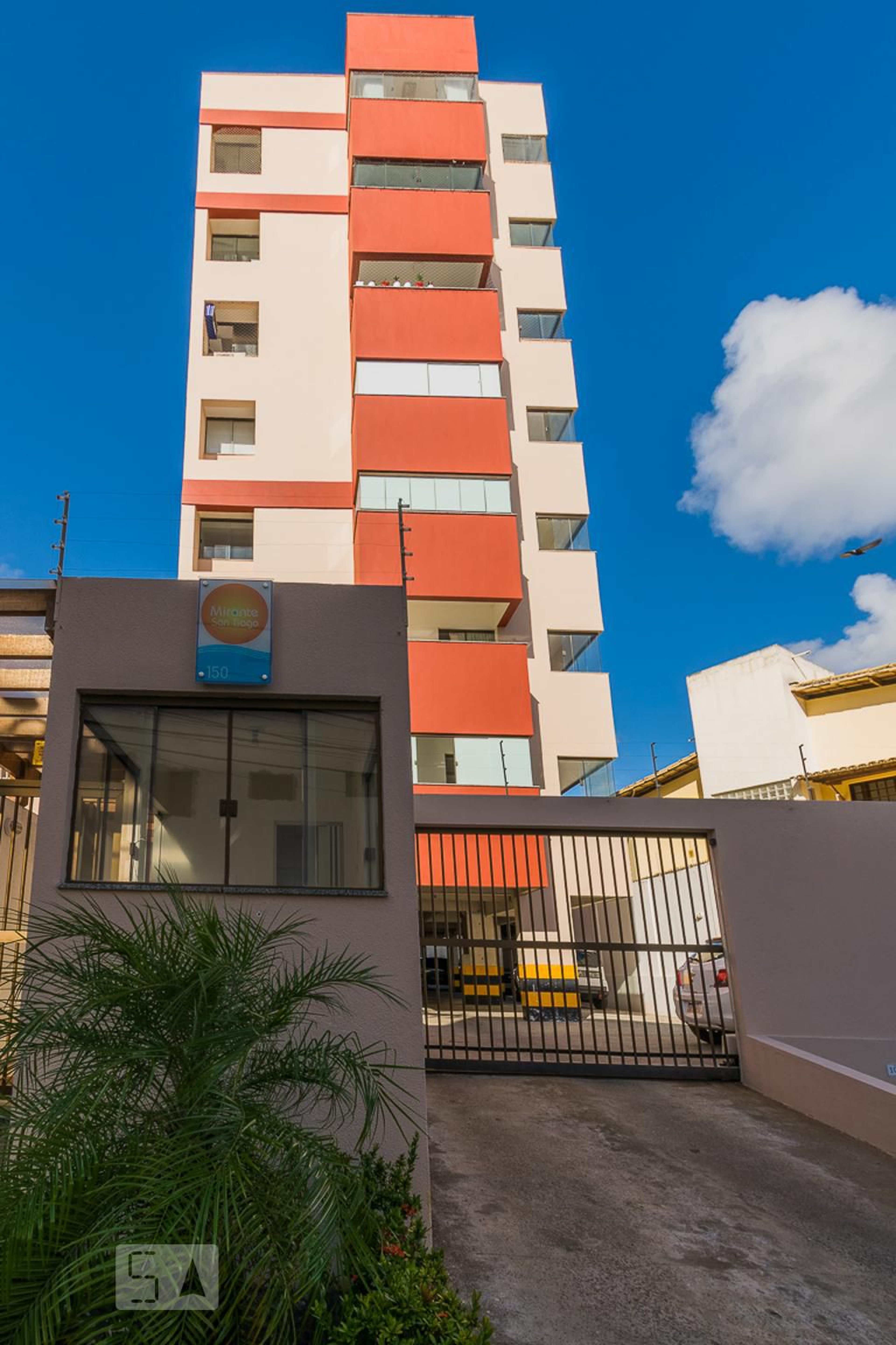 Fachada do Condomínio Edifício Mirante Santiago