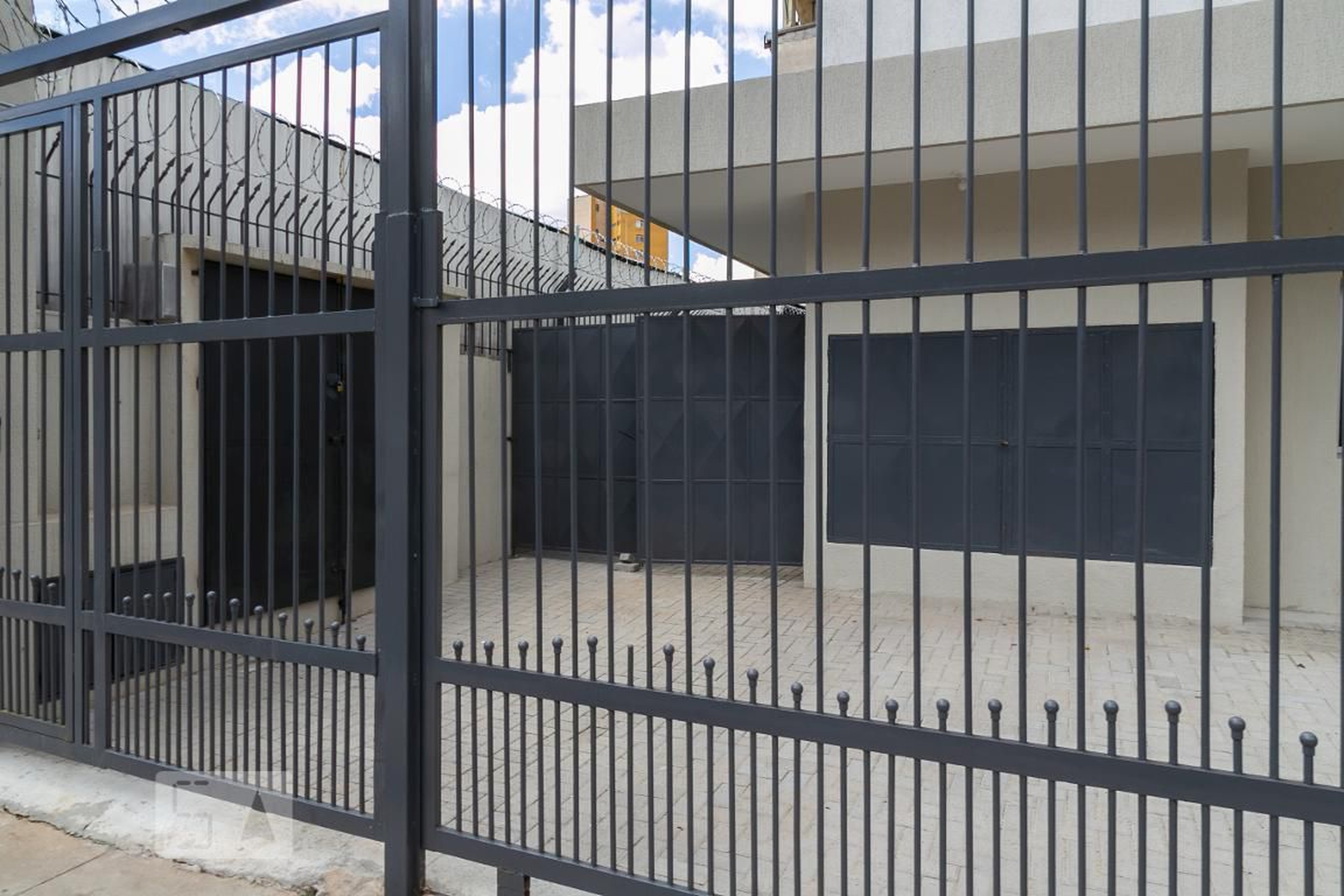 Fachada Condomínio em Rua Treze de Maio, 1003