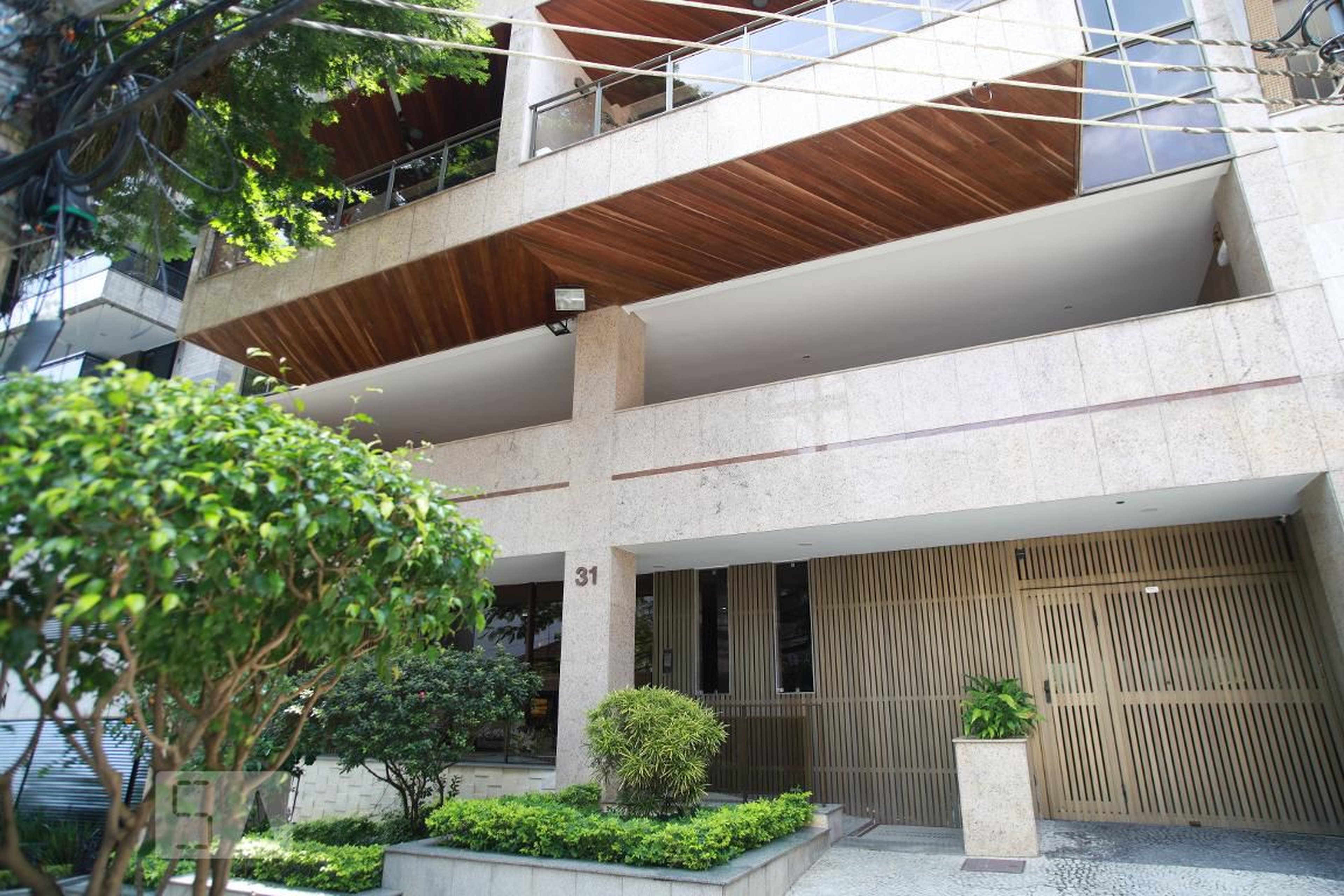 Fachada Condomínio em Rua Ângelo Agostini, 31