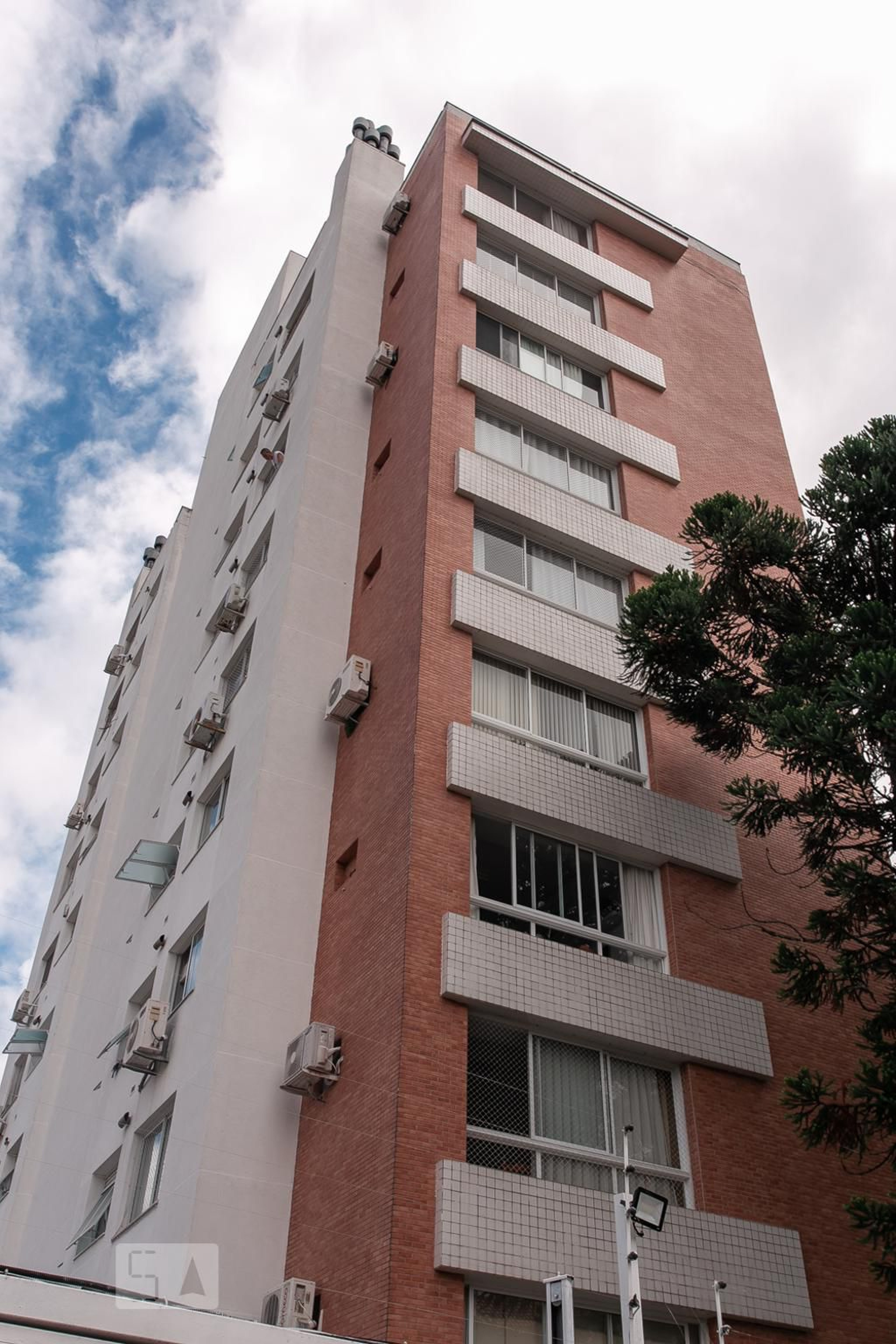 Fachada Condomínio em Rua Isidoro Tressi, 501