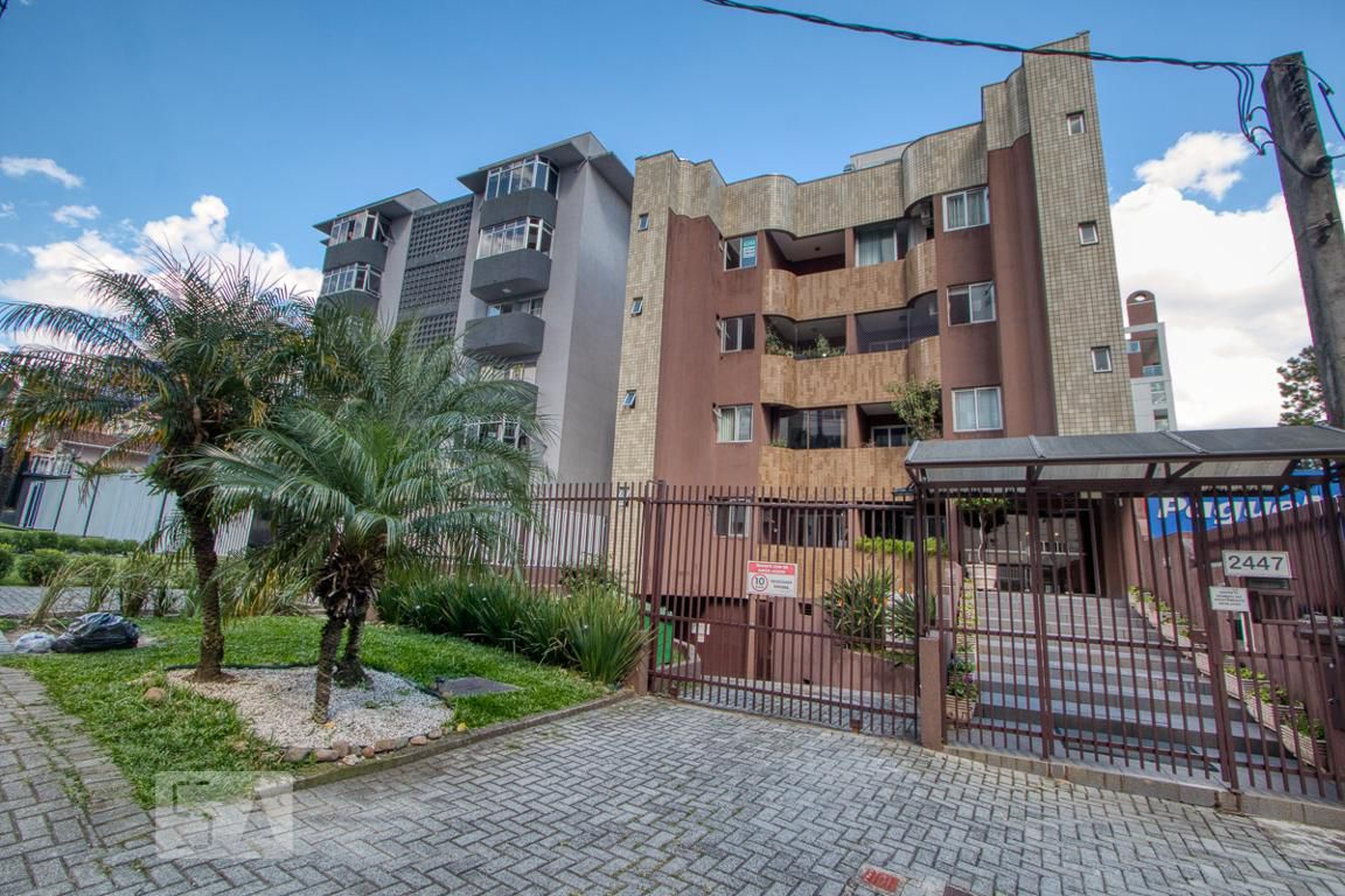 Fachada Condomínio em Rua Martim Afonso, 2447