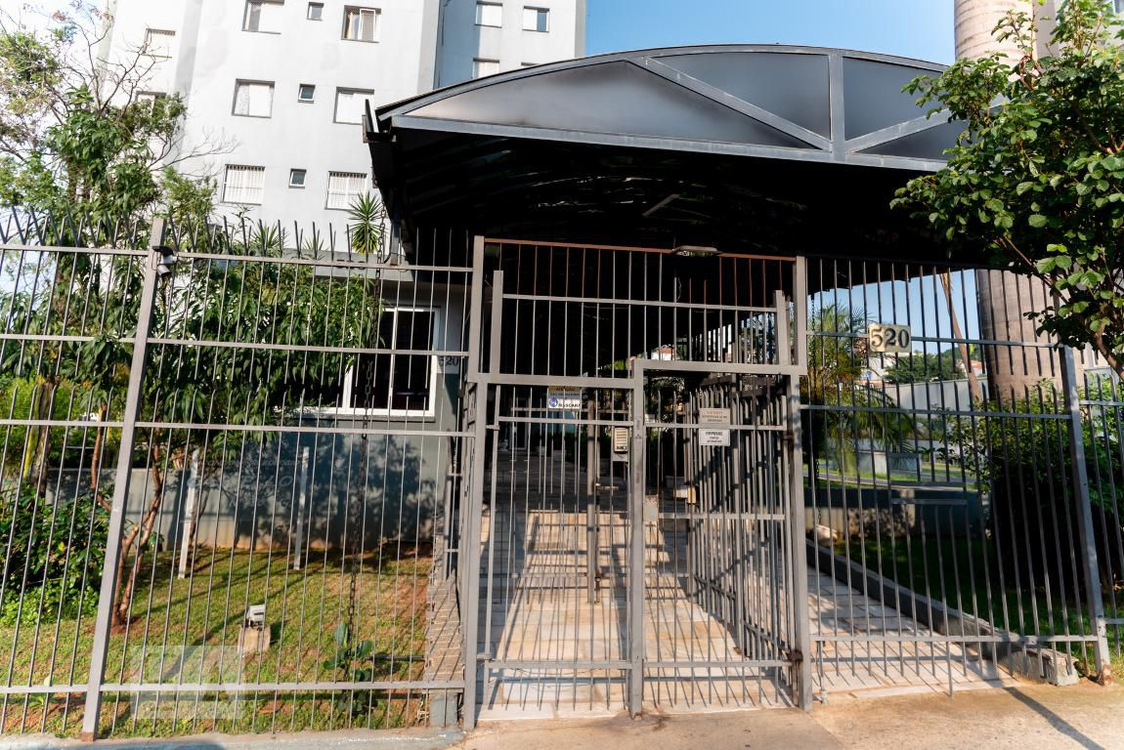 Fachada do Condomínio Edifício Castellon