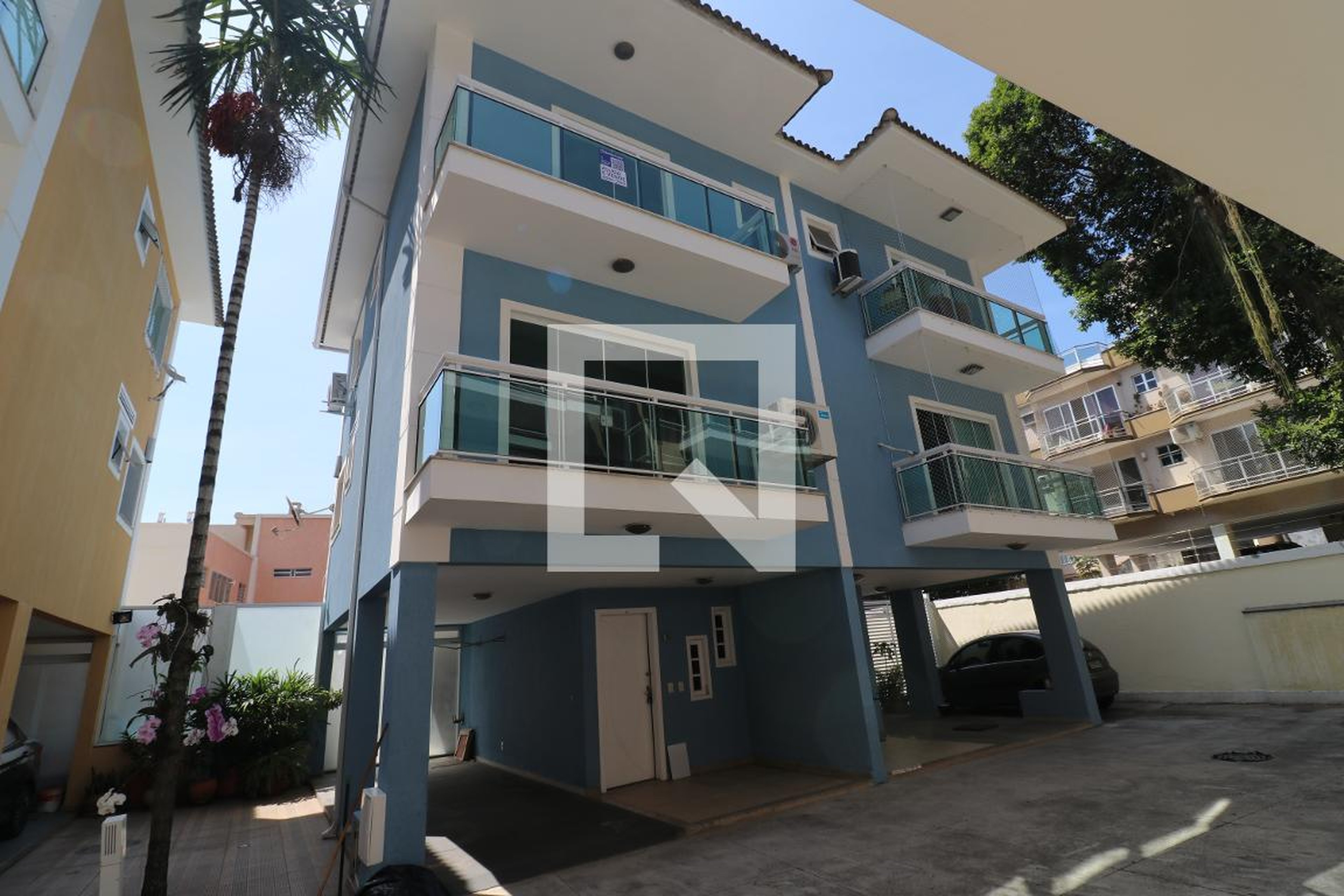 Fachada Condomínio Solar dos Pinheiros