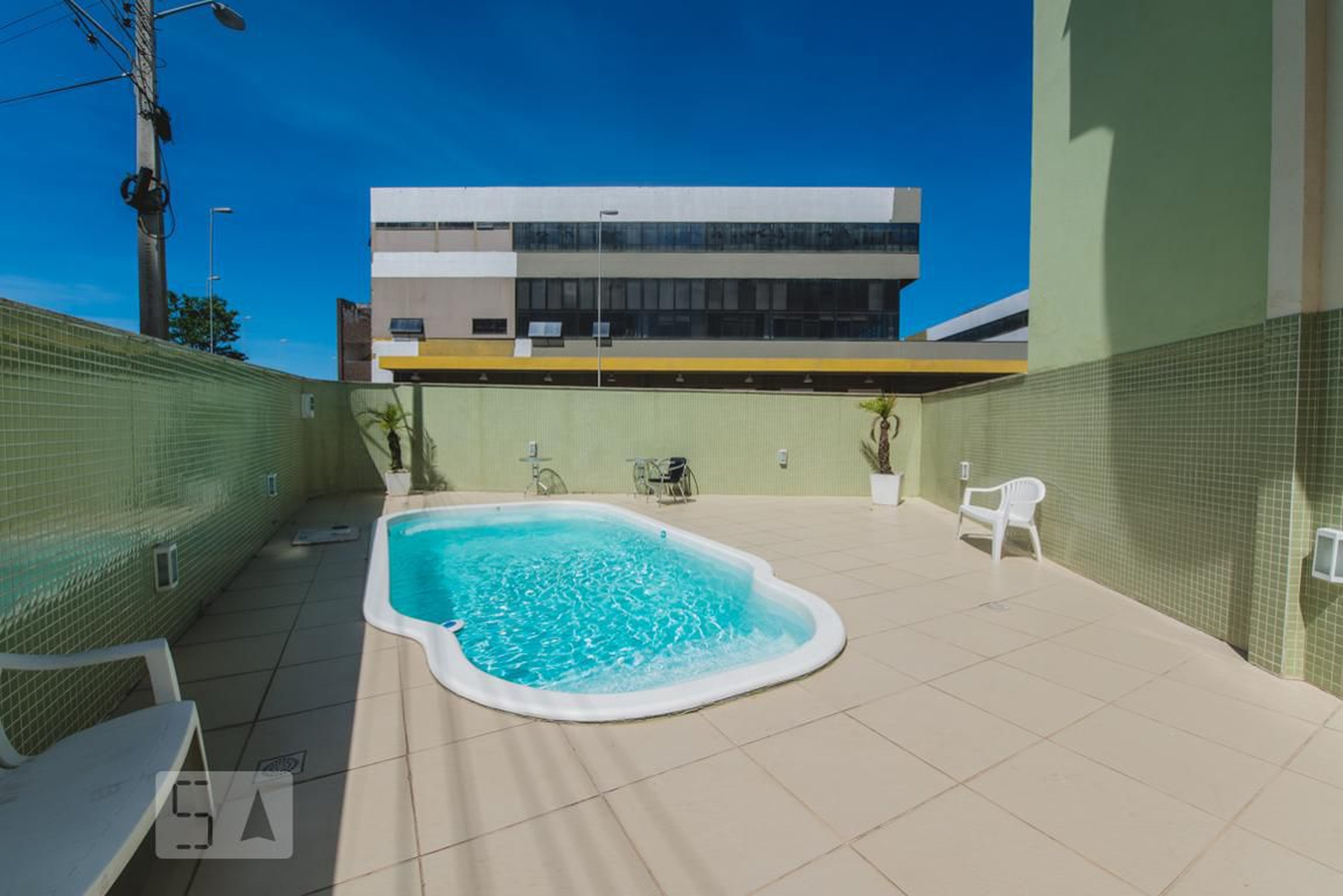 Piscina - Floresta Tower