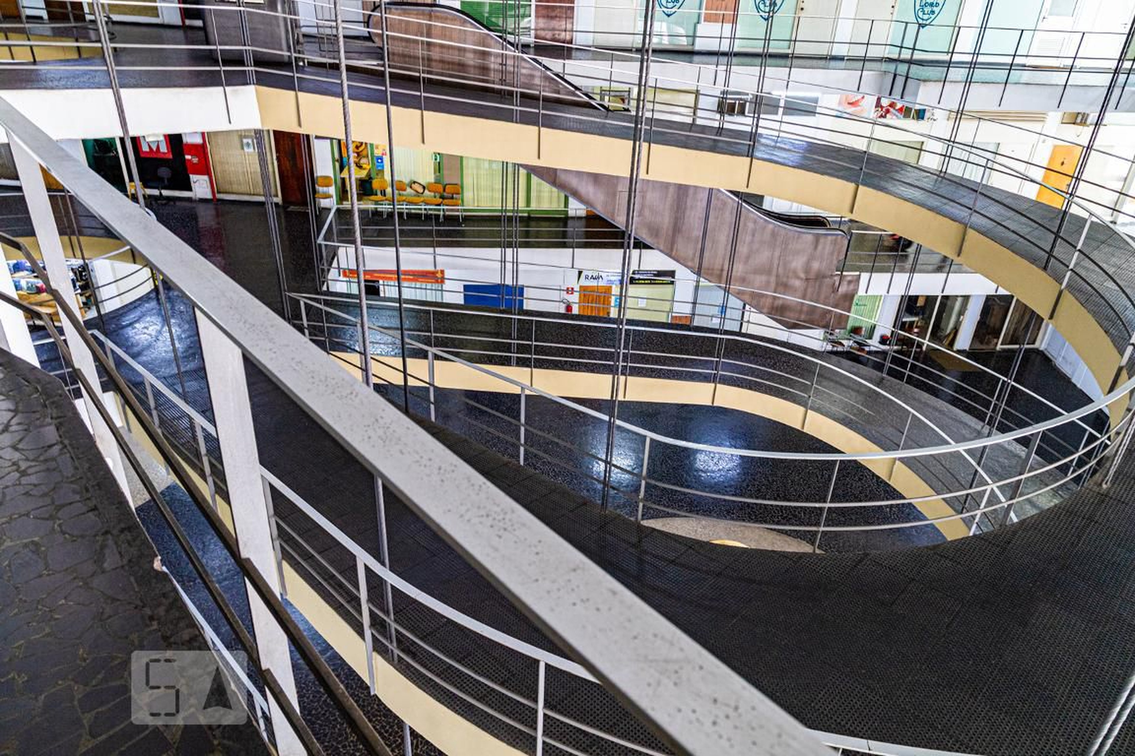 Hall - Myrna e Resemay