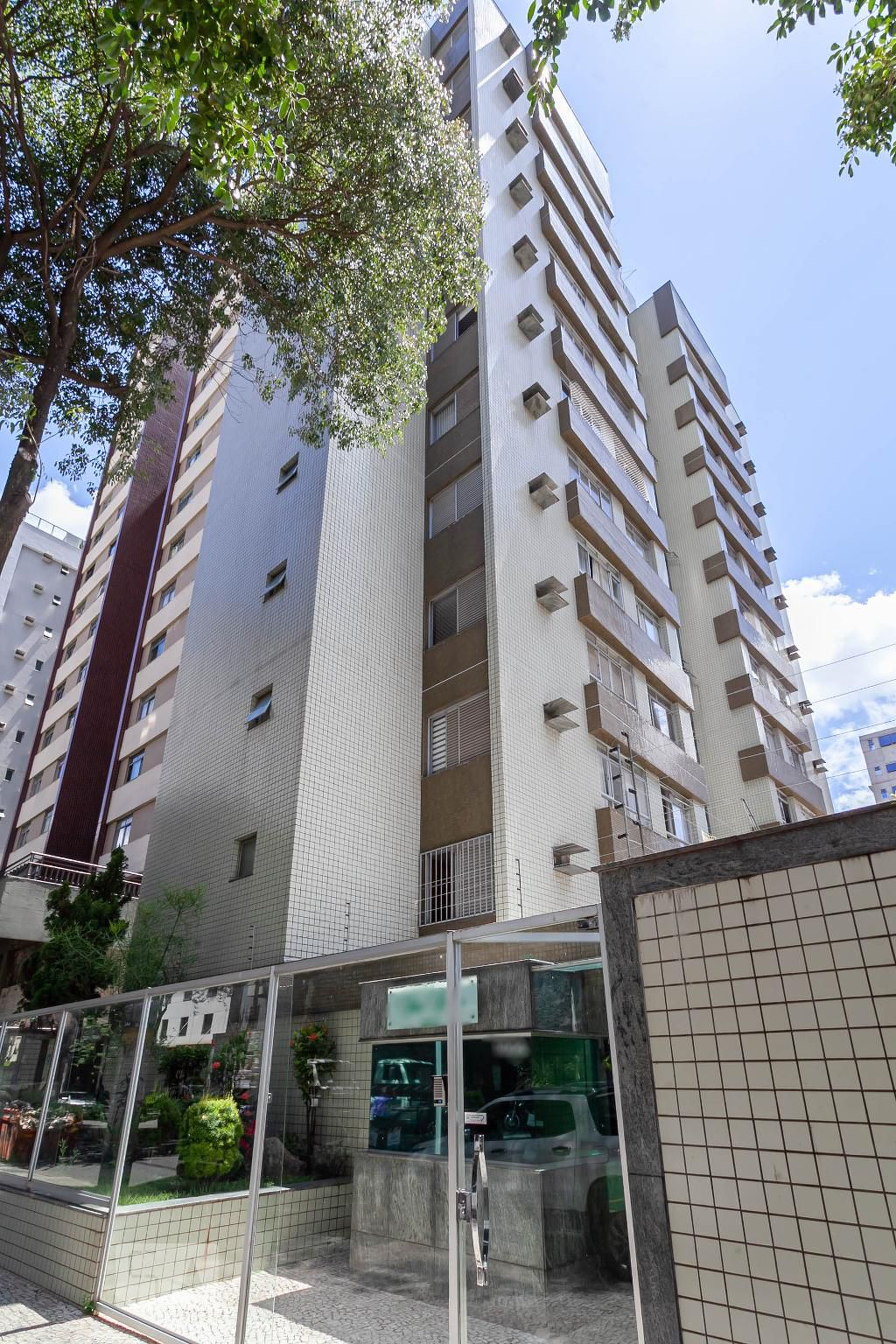 Fachada do Prédio Condomínio em Rua Bernardo Guimarães, 1006