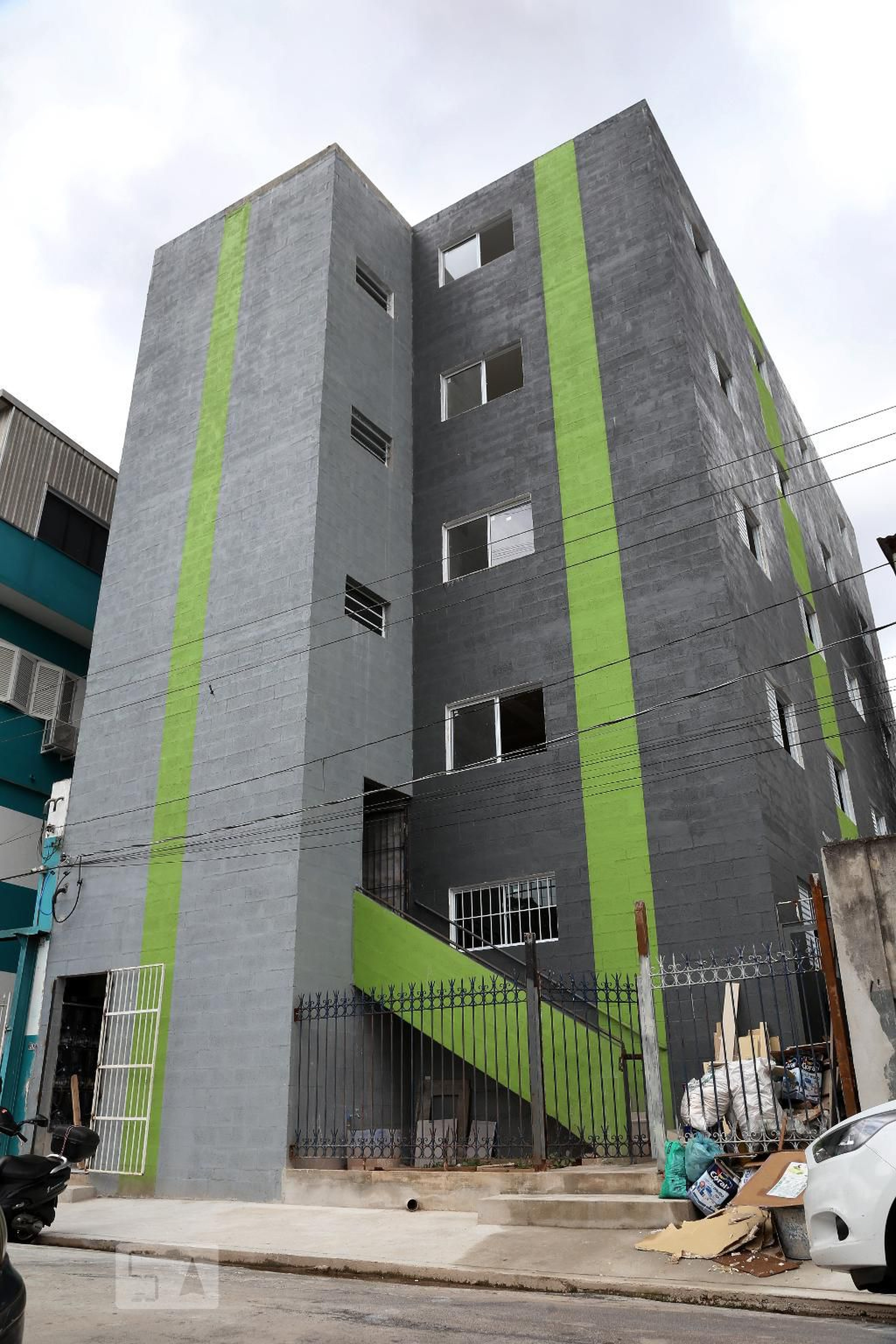 Fachada do Prédio Condomínio em Rua Luciana Mari, 102