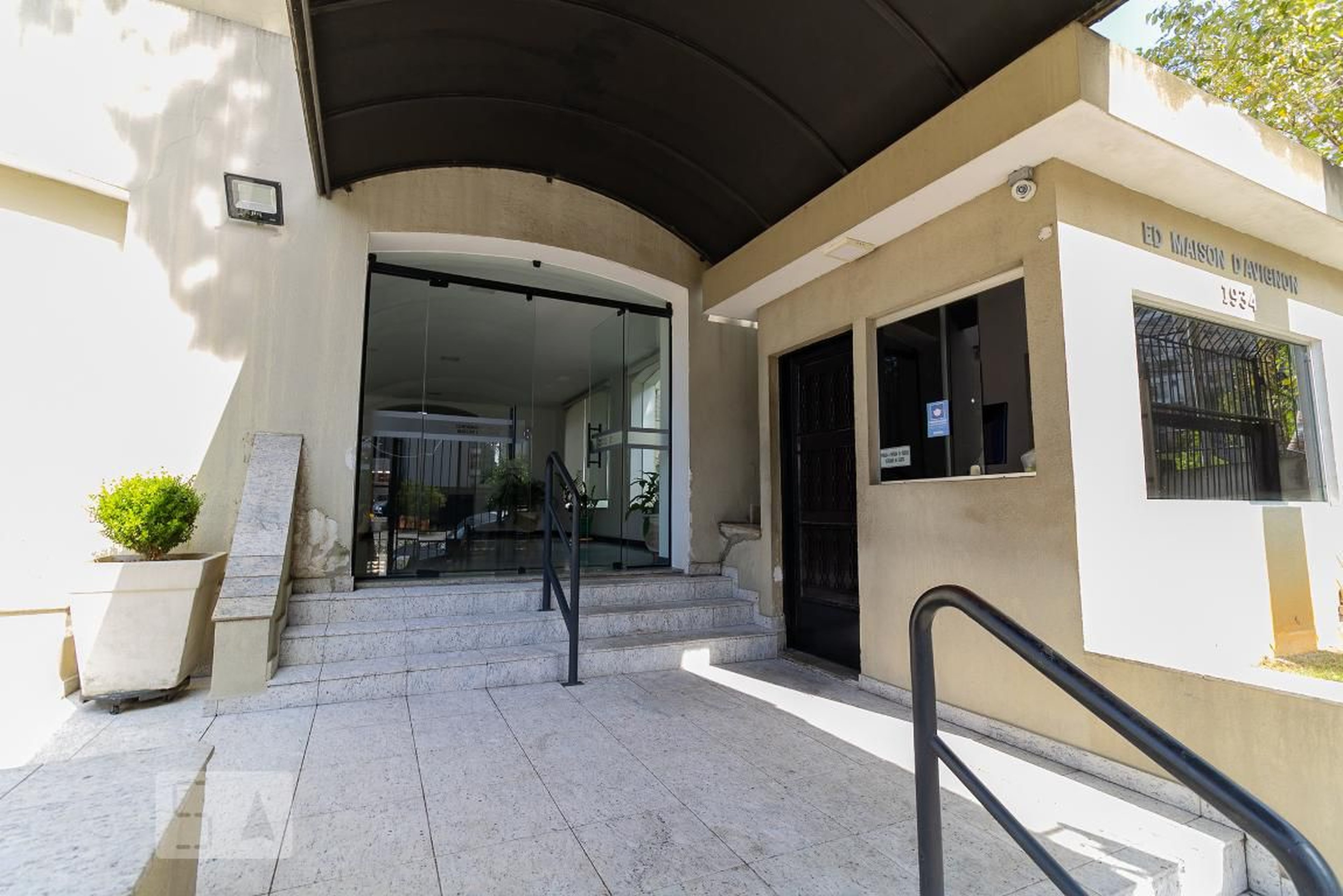 Entrada do Prédio - Edifício Maison D Avignon