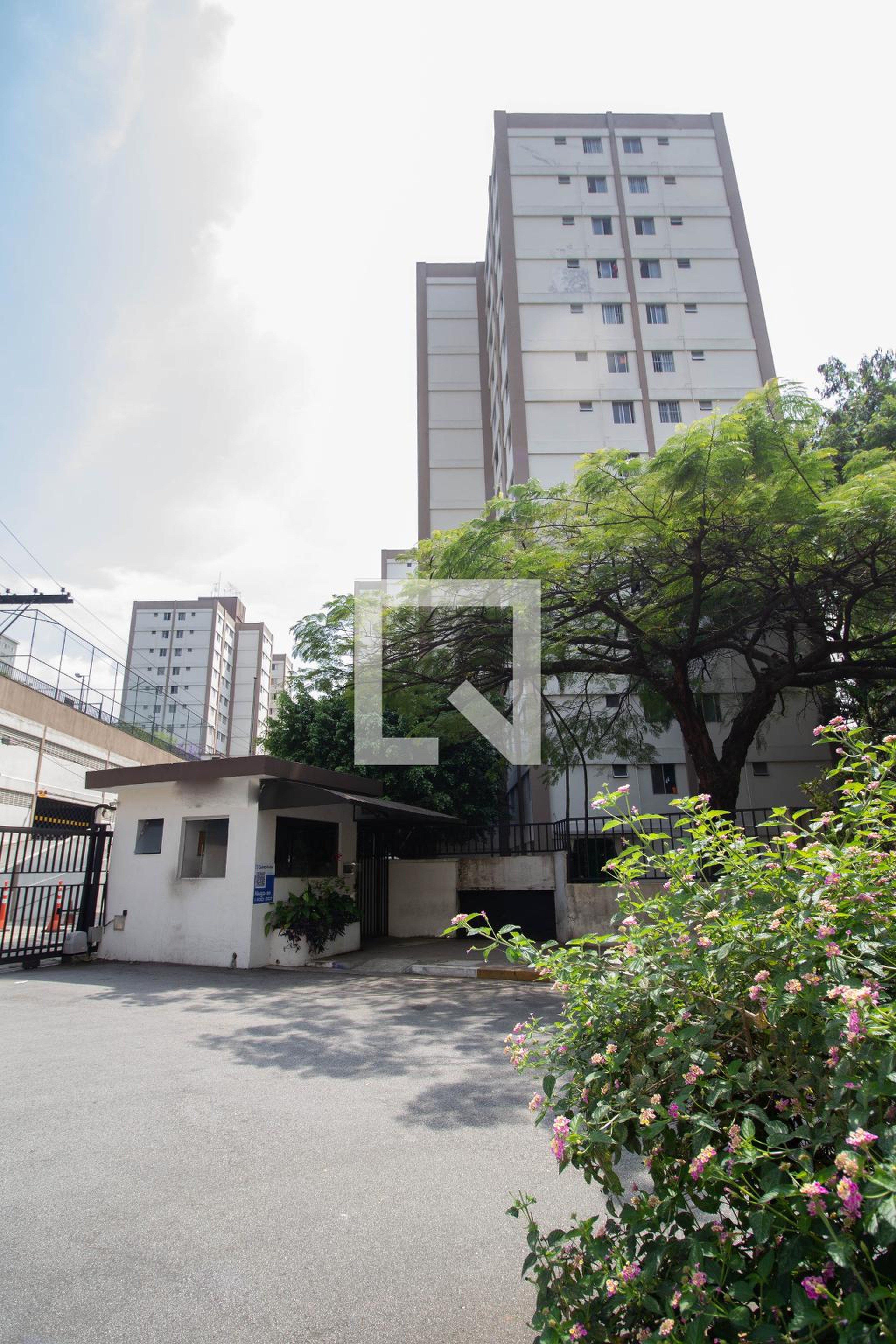 Fachada Condomínio Portal dos Bandeirantes