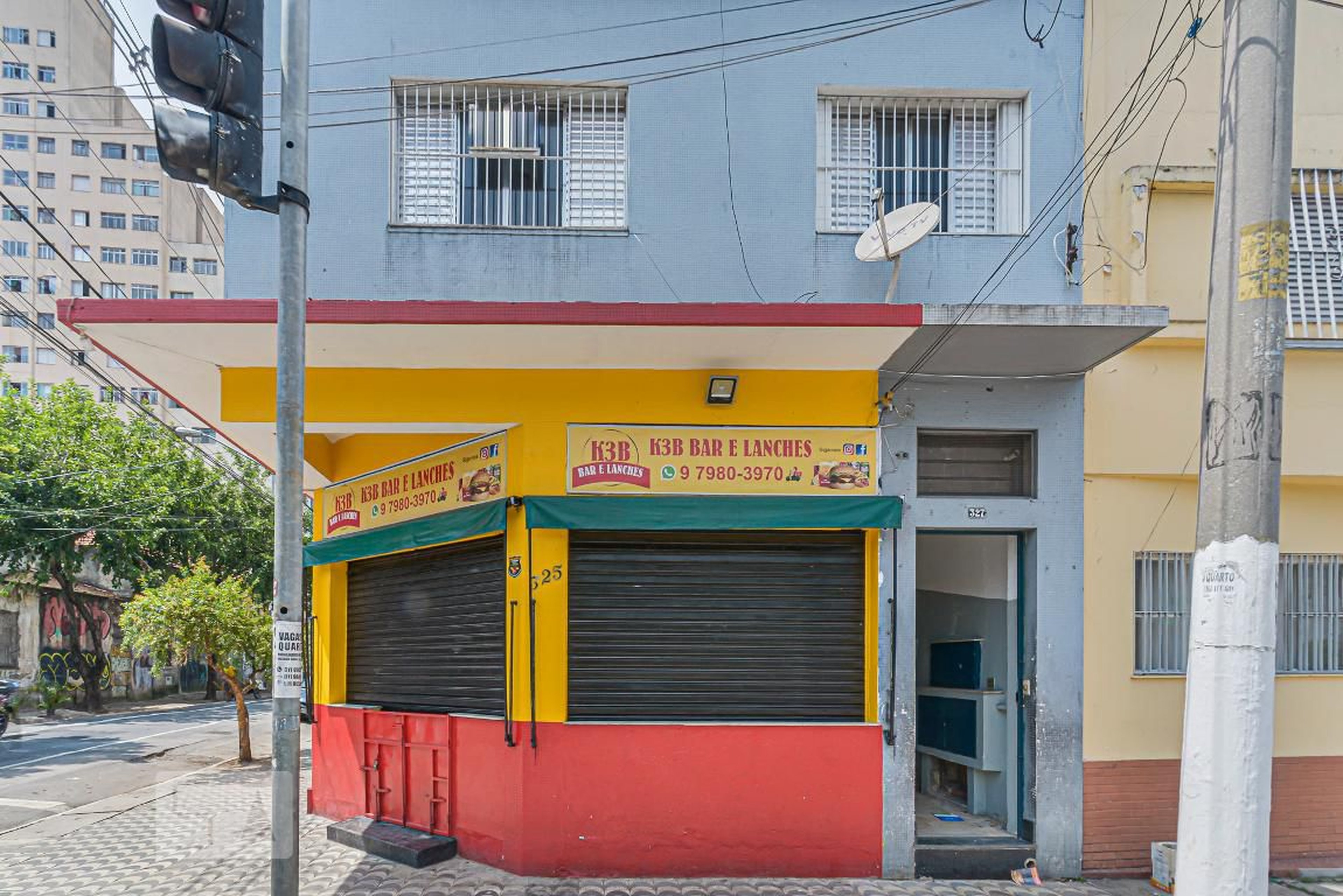 Fachada Condomínio em Rua Teixeira Leite, 327