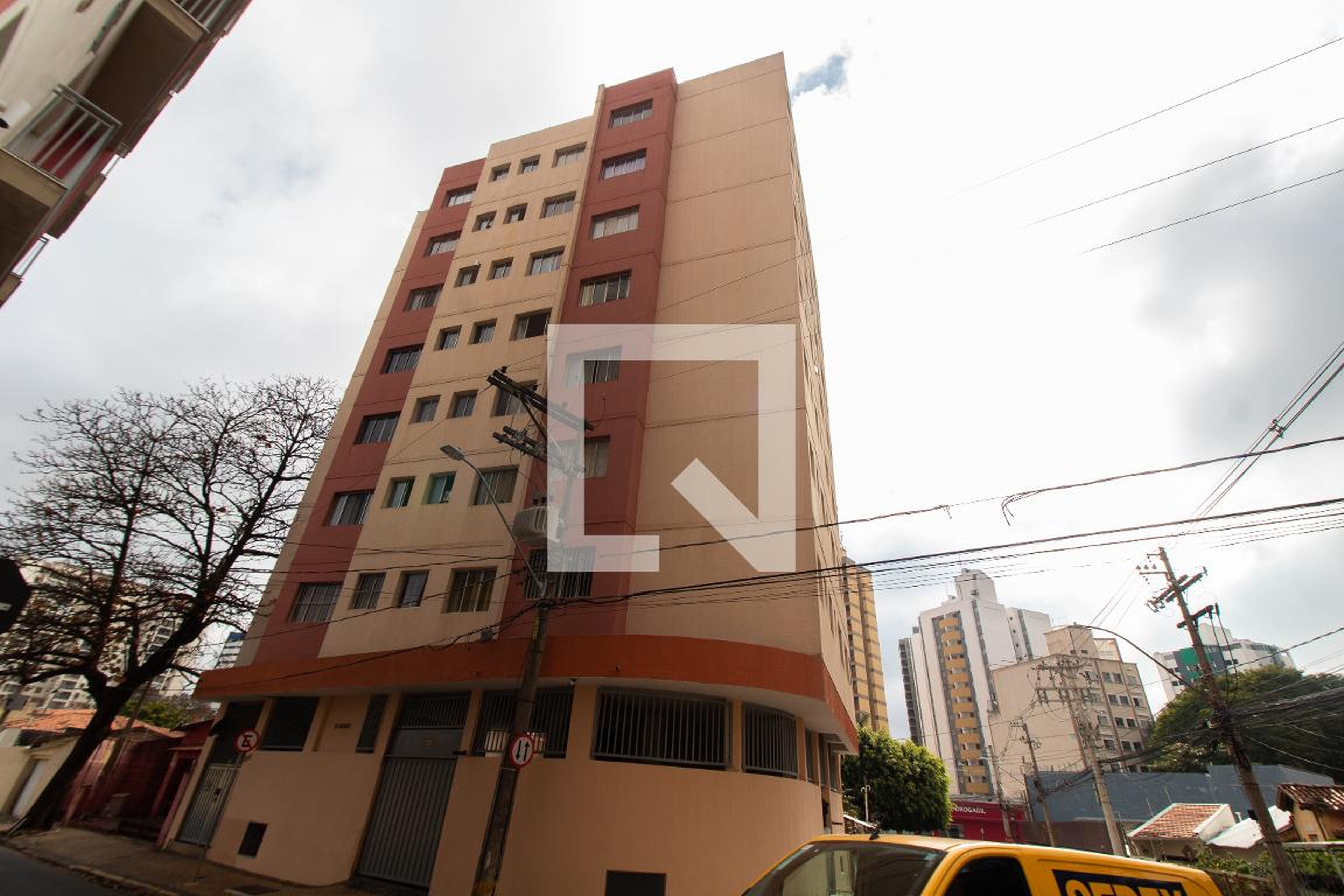 Fachada Condomínio em Rua Hércules Florence, 237