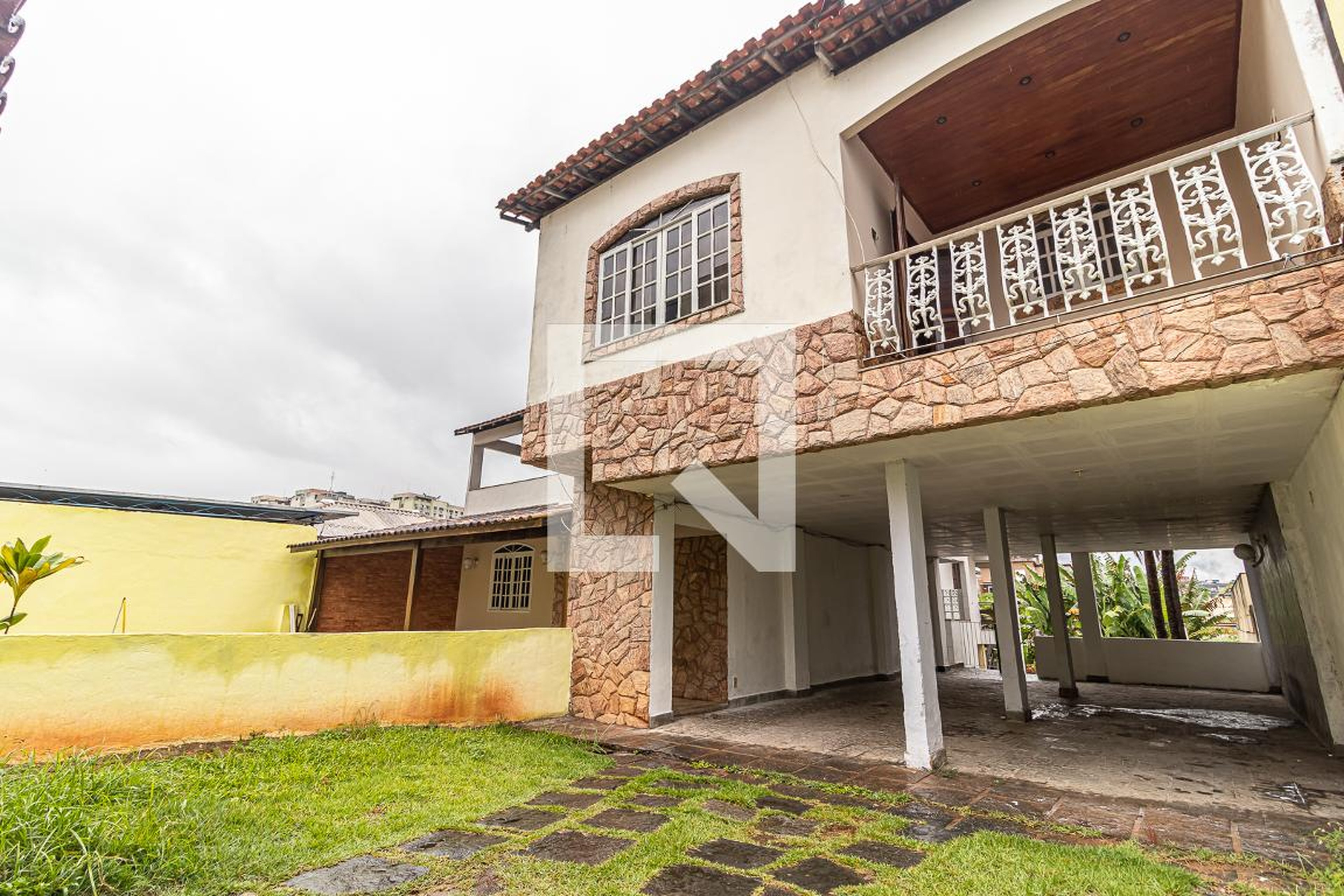 Fachada Condomínio em Rua Pajurá, 84