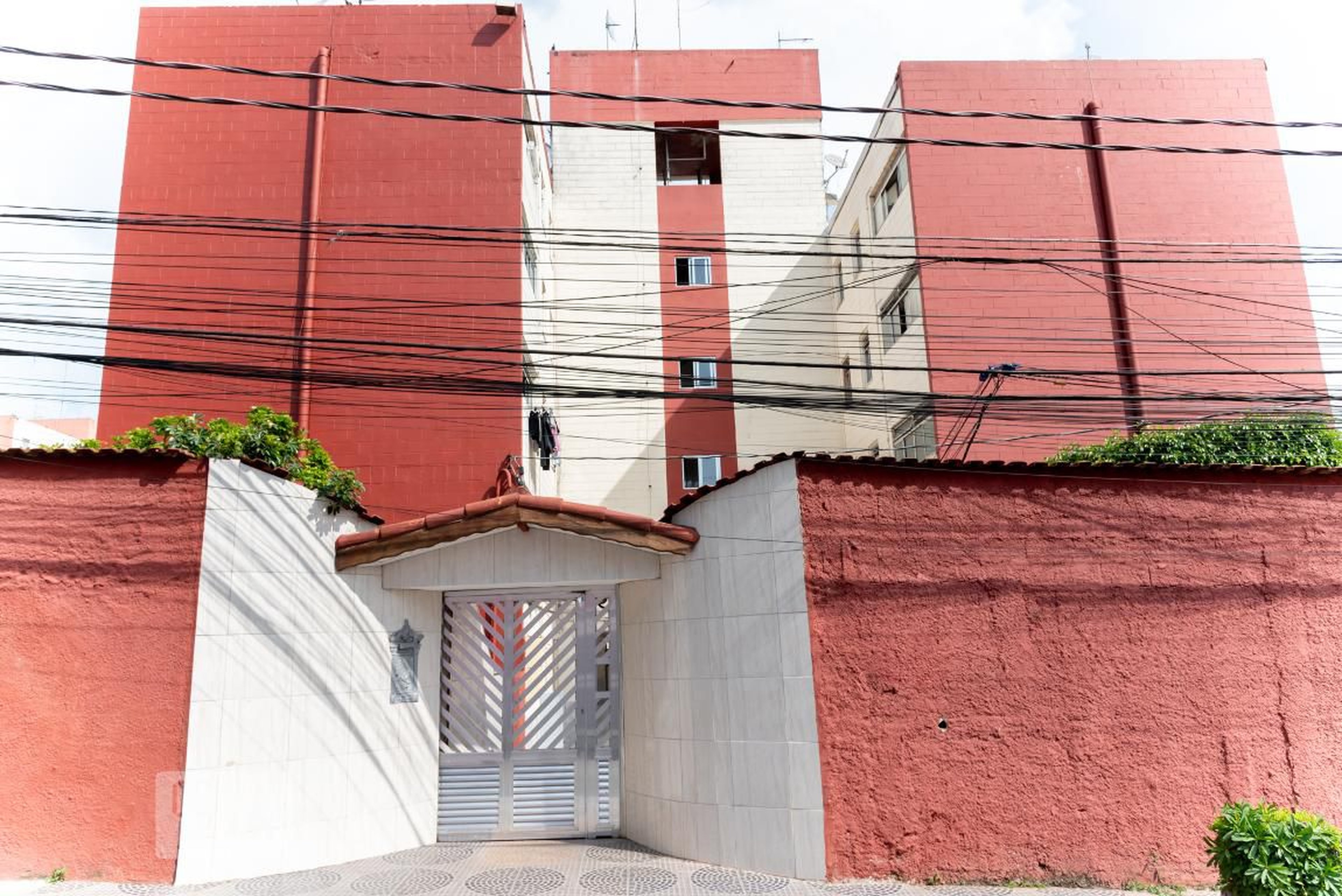 Fachada do Condomínio Edifício Pinheiro I