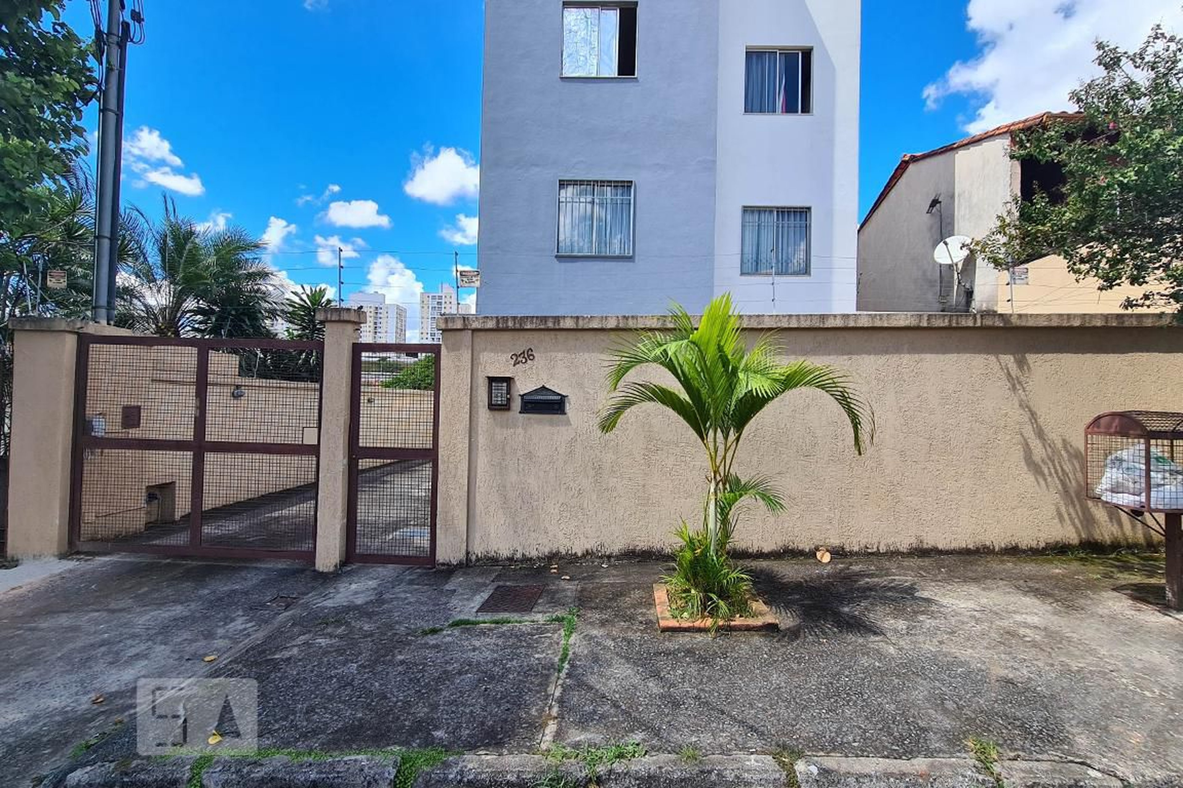 Fachada Residencial De Militares