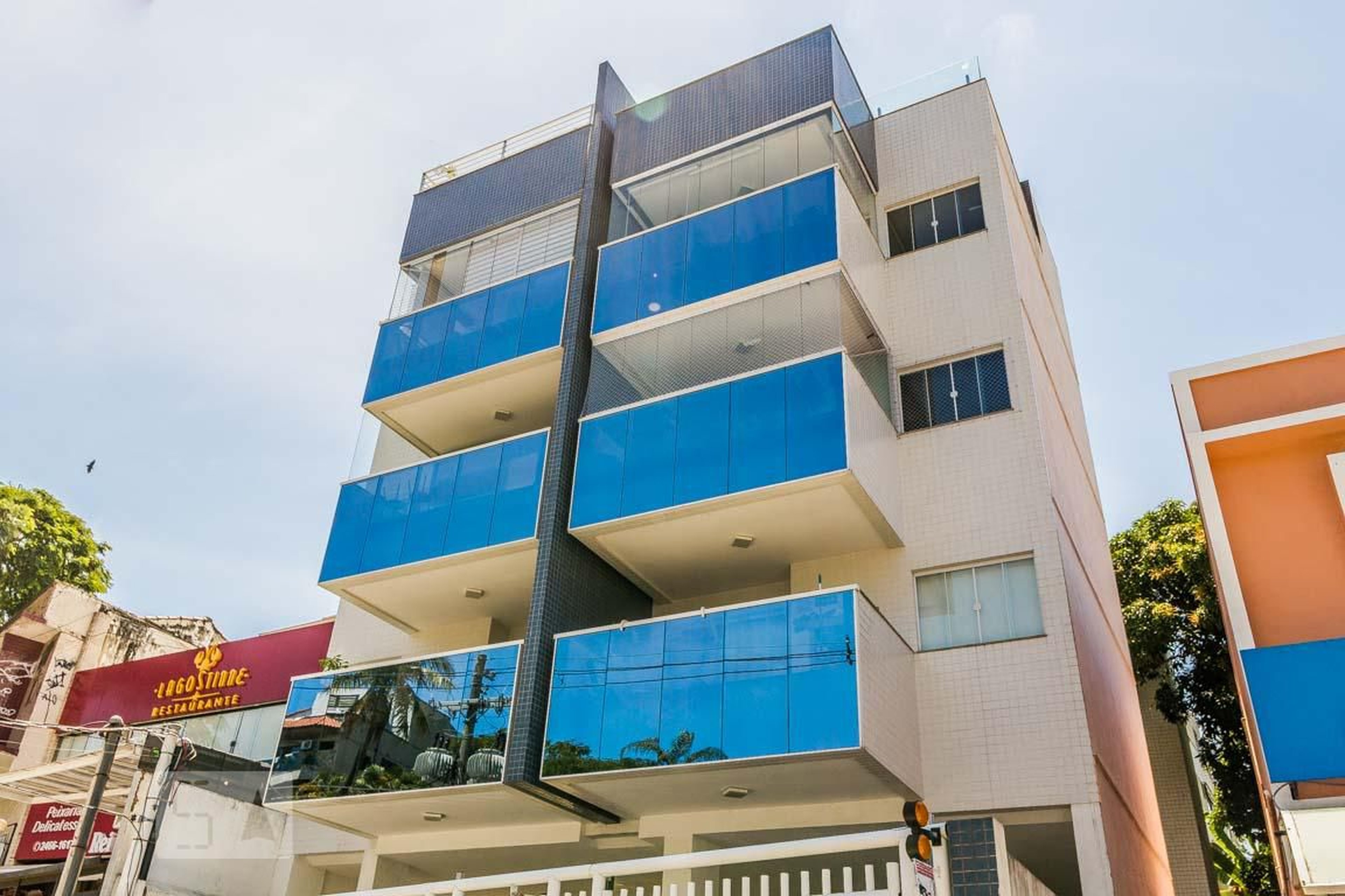 Fachada do Prédio Condomínio em Rua Cambaúba, 1421