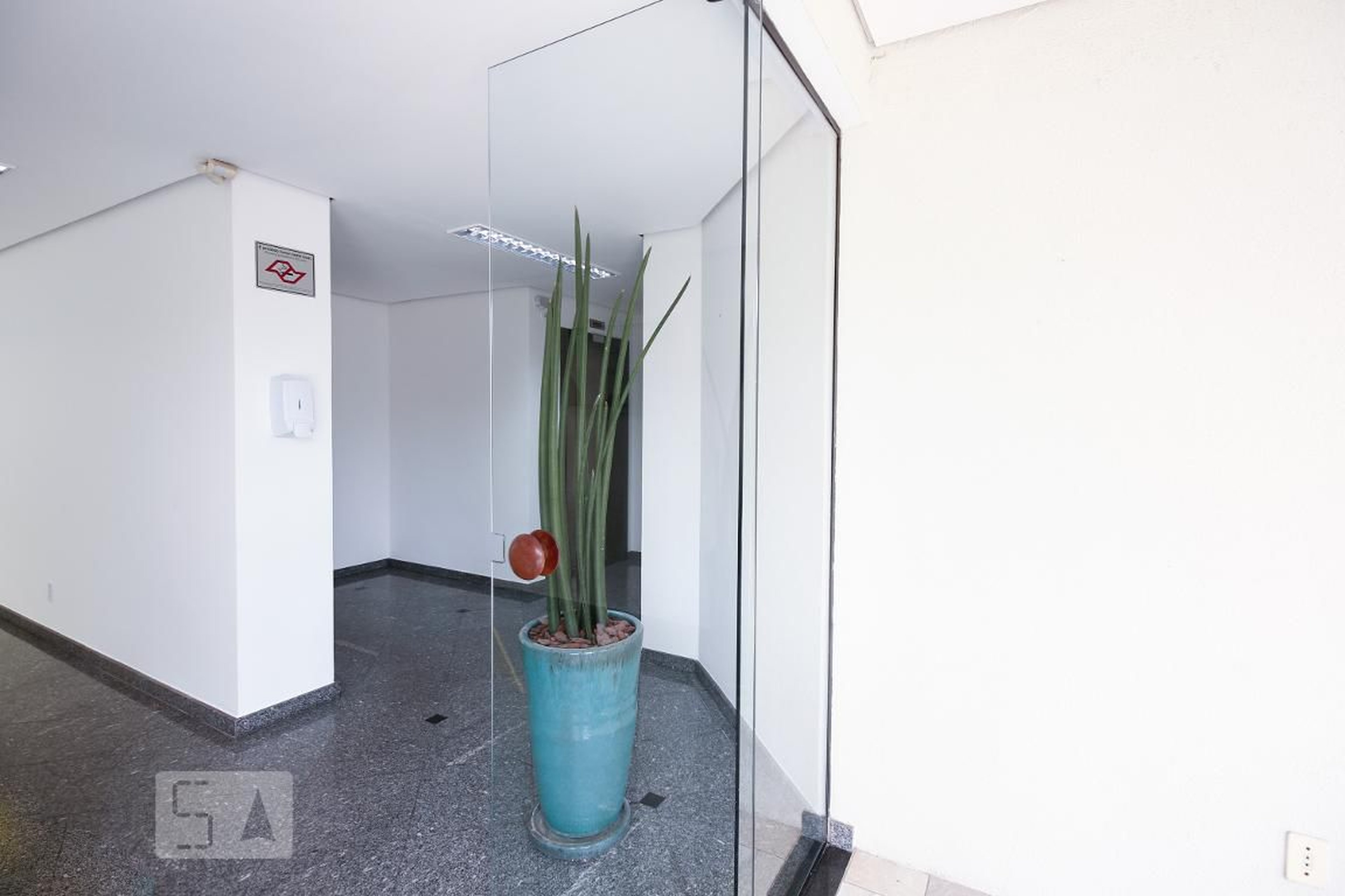 Hall - Ed. Saint Marteen