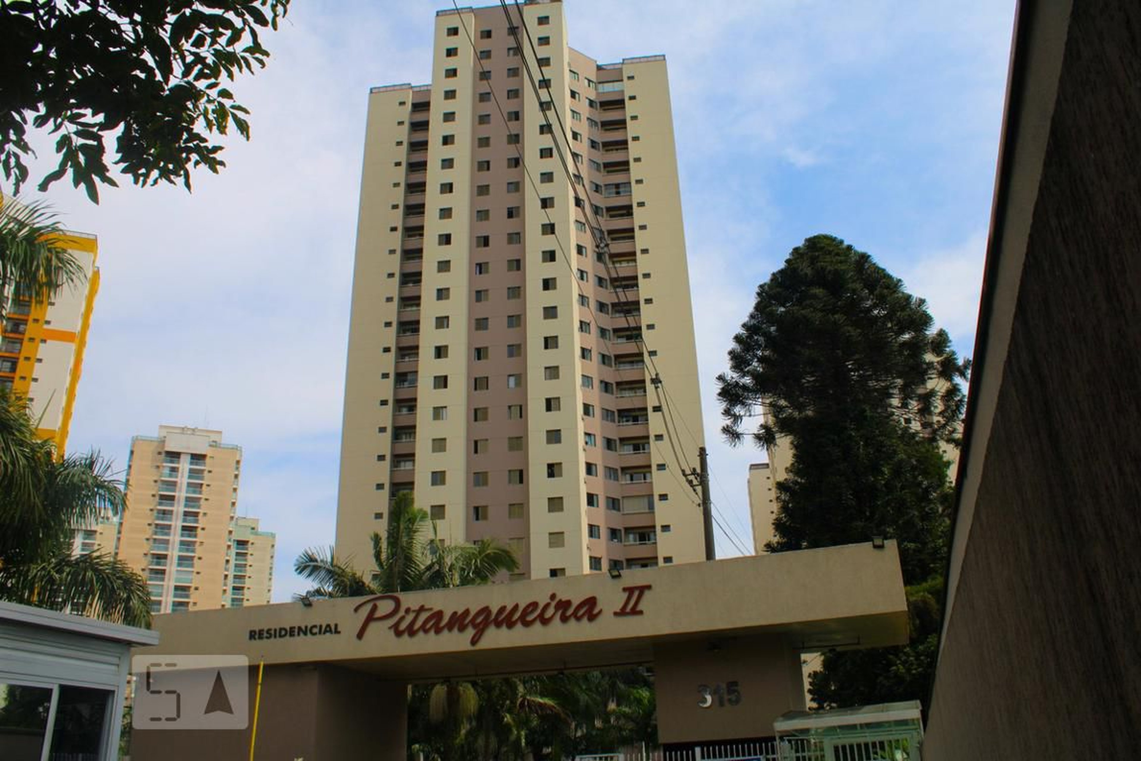 Fachada do Condomínio Condomínio Pitangueira II