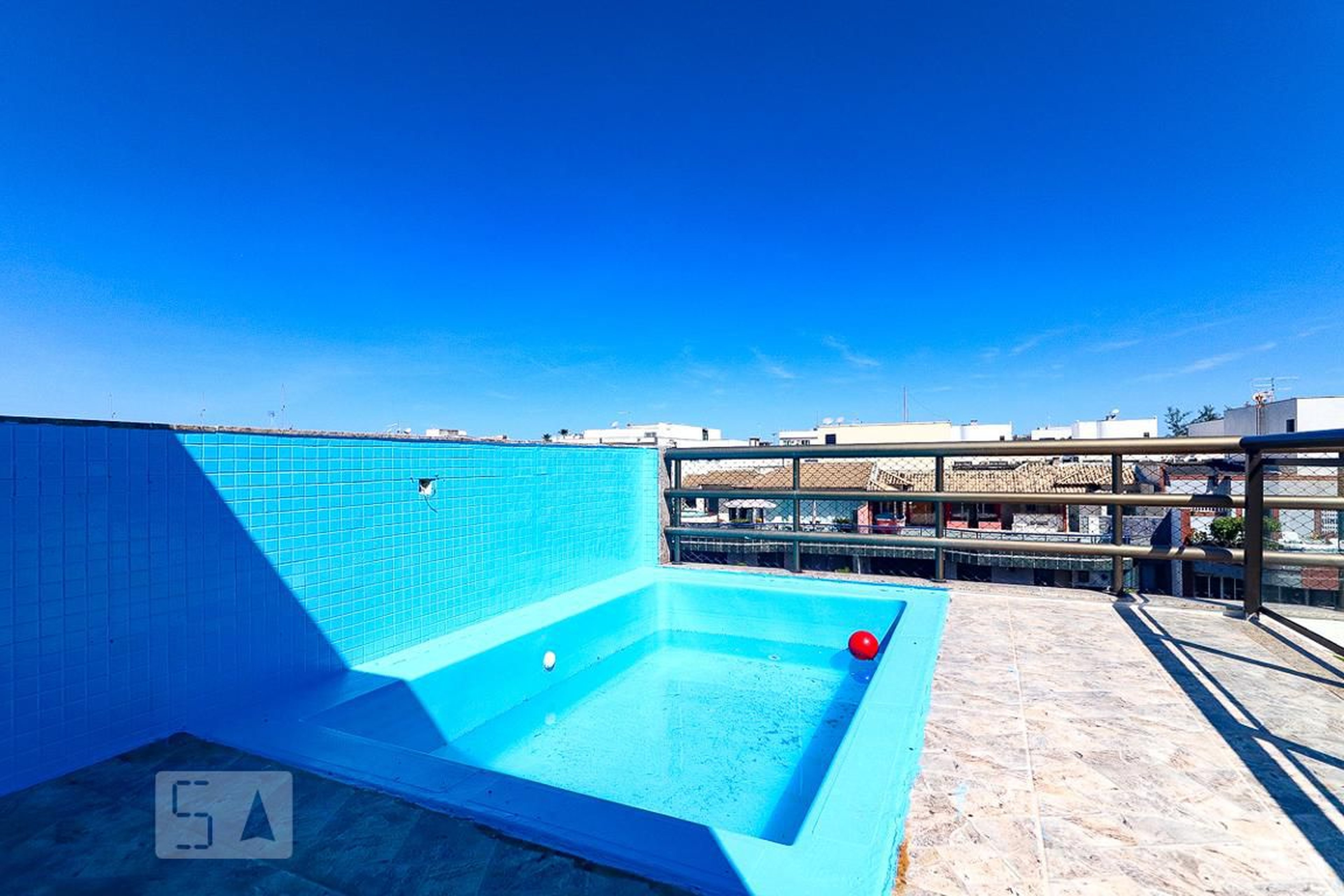 Piscina Edifício Golden Well II