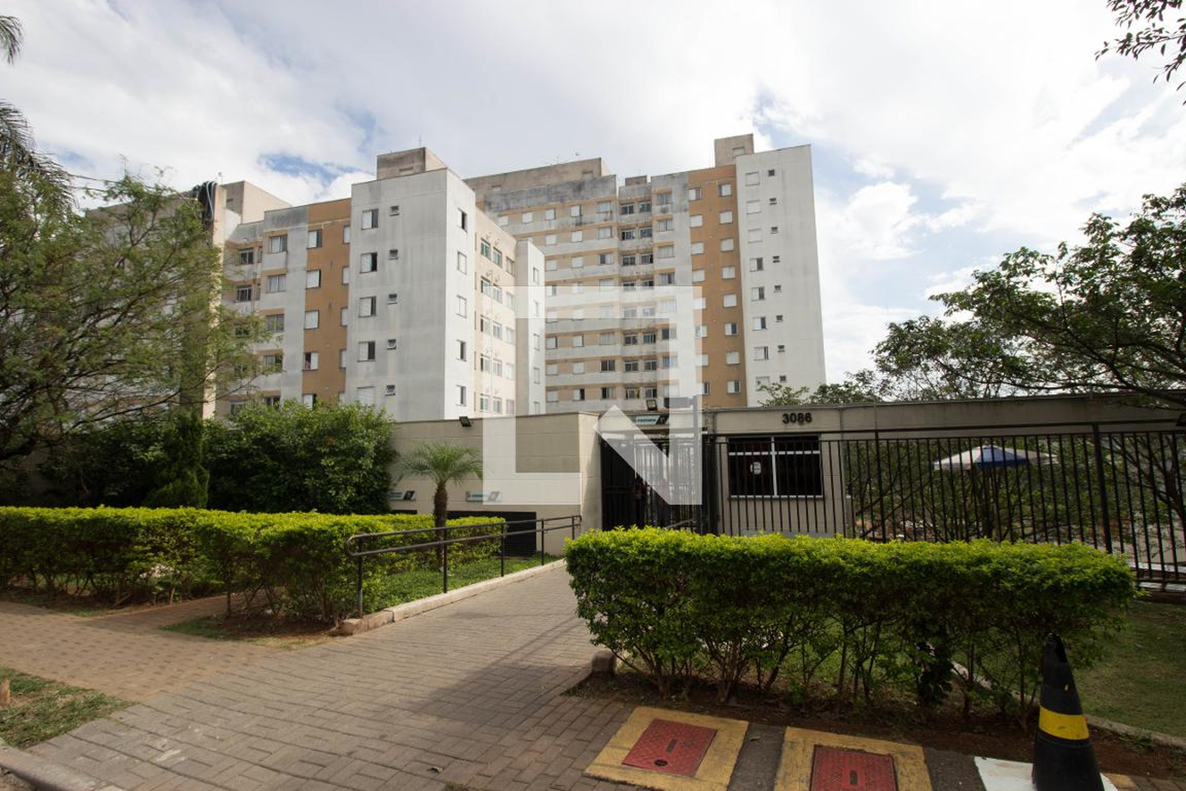 Fachada Condomínio em Rua Victório Santim, 1083