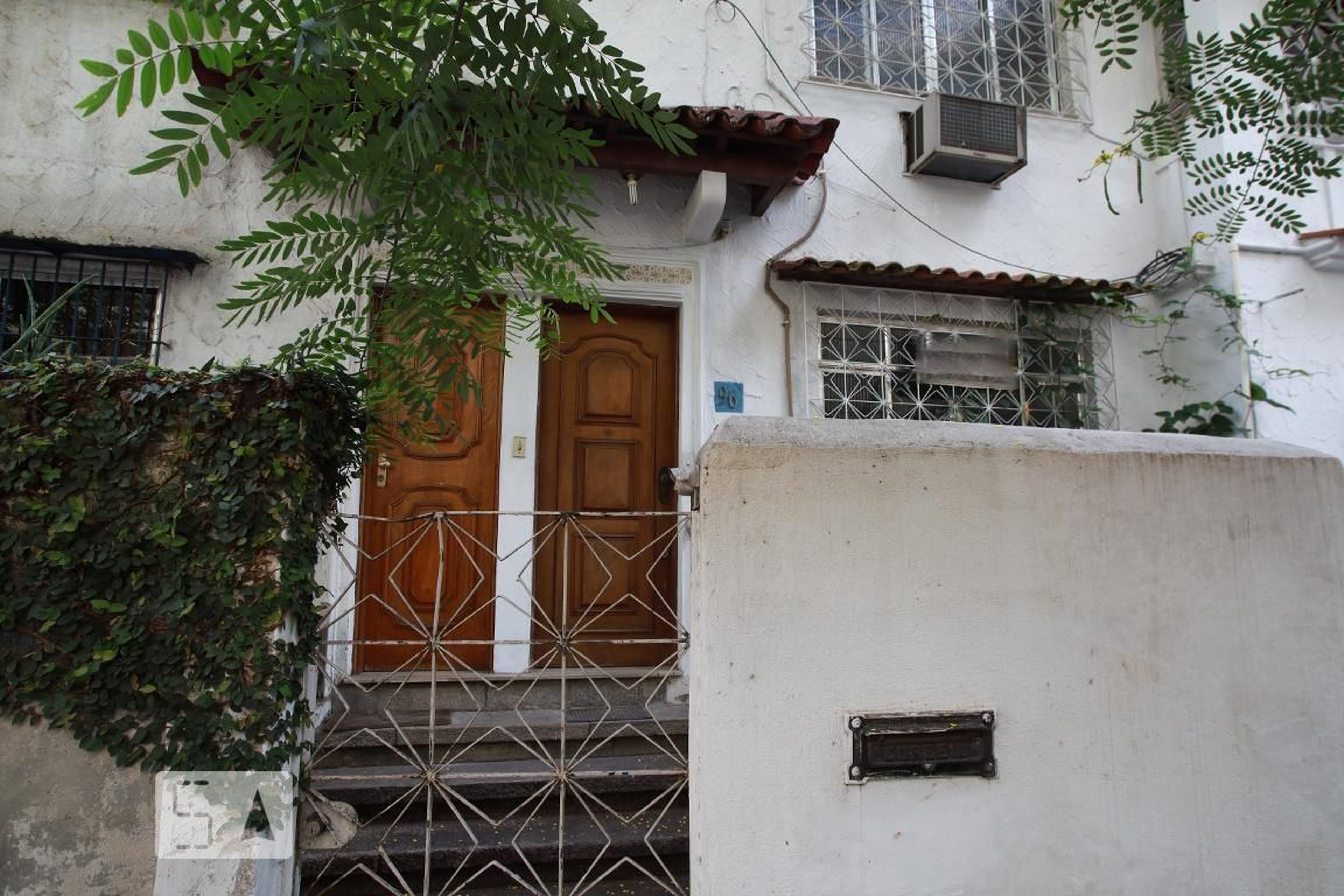 Fachada Condomínio em Rua Carlos Vasconcelos, 96