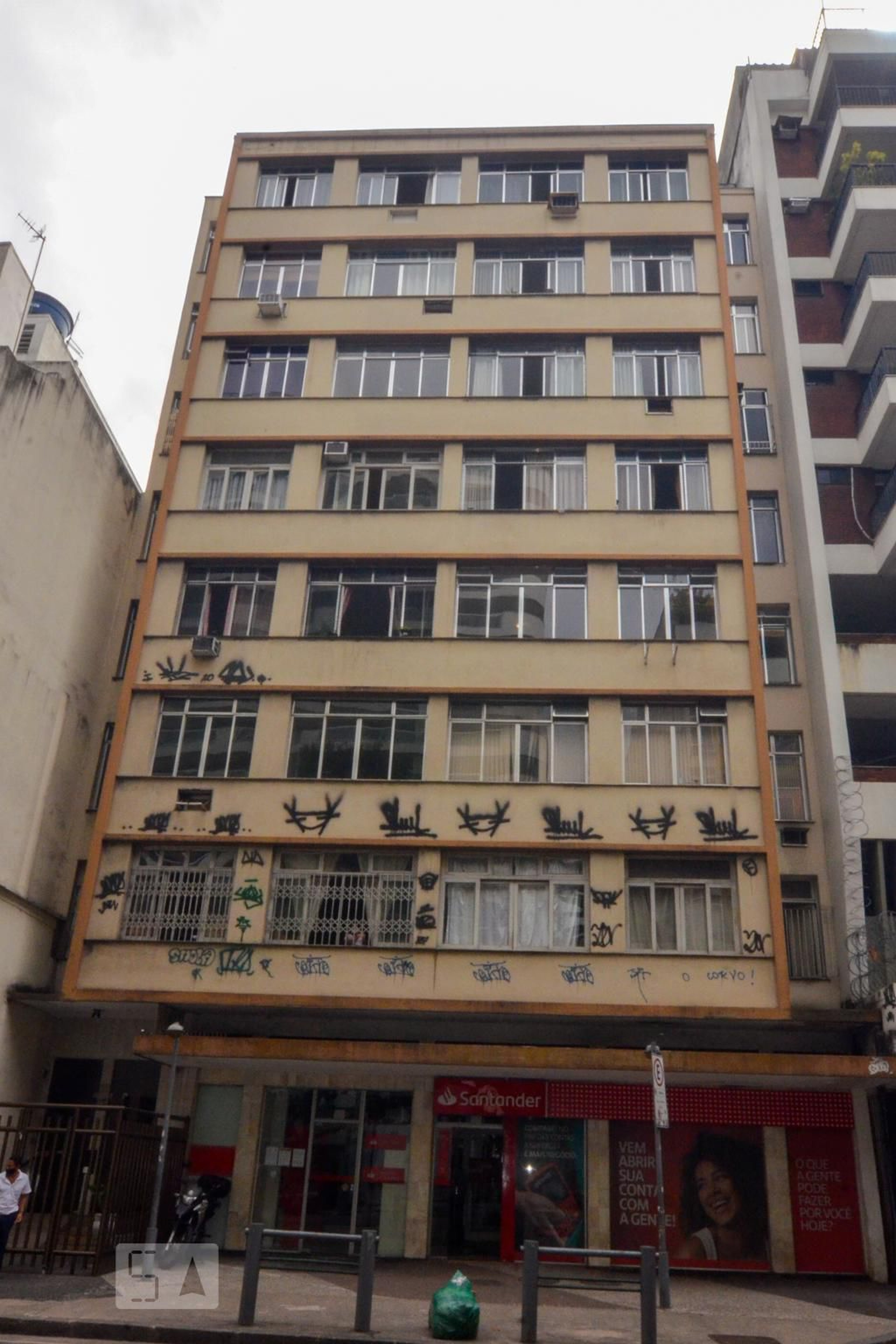 Fachada Condomínio em Rua das Laranjeiras, 32