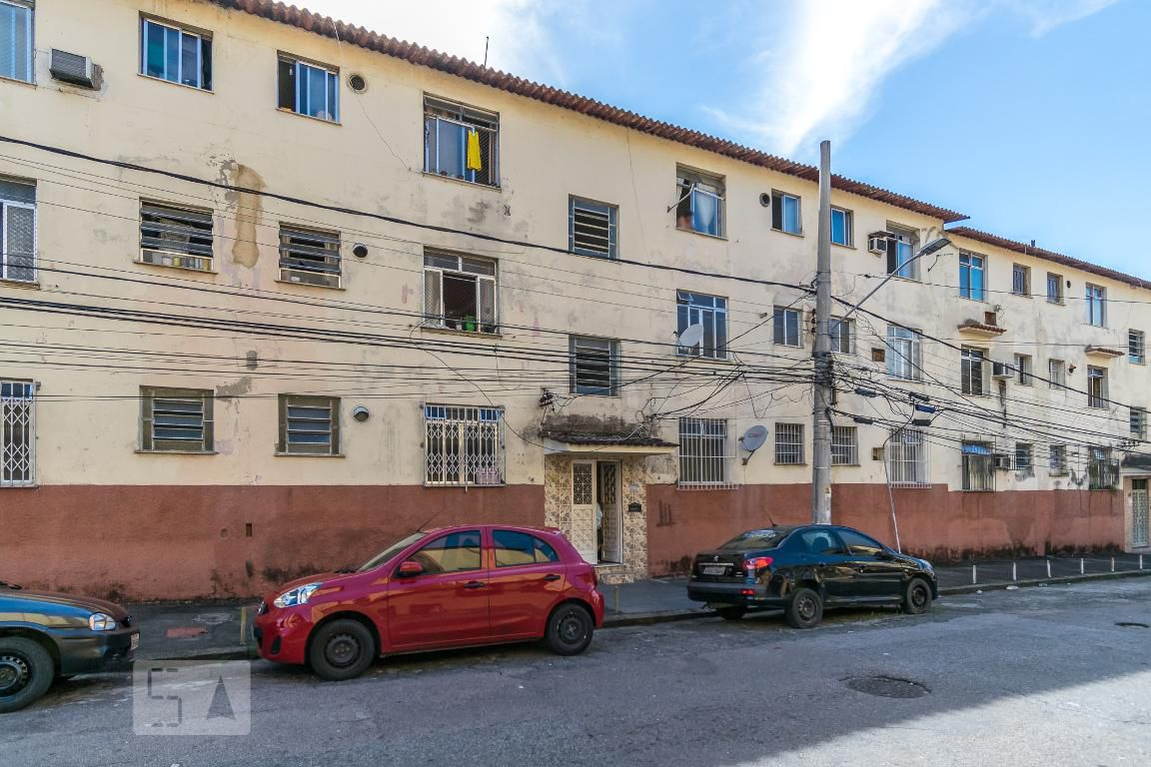 Fachada do Prédio Condomínio em Rua Francisco Venâncio Filho, 130