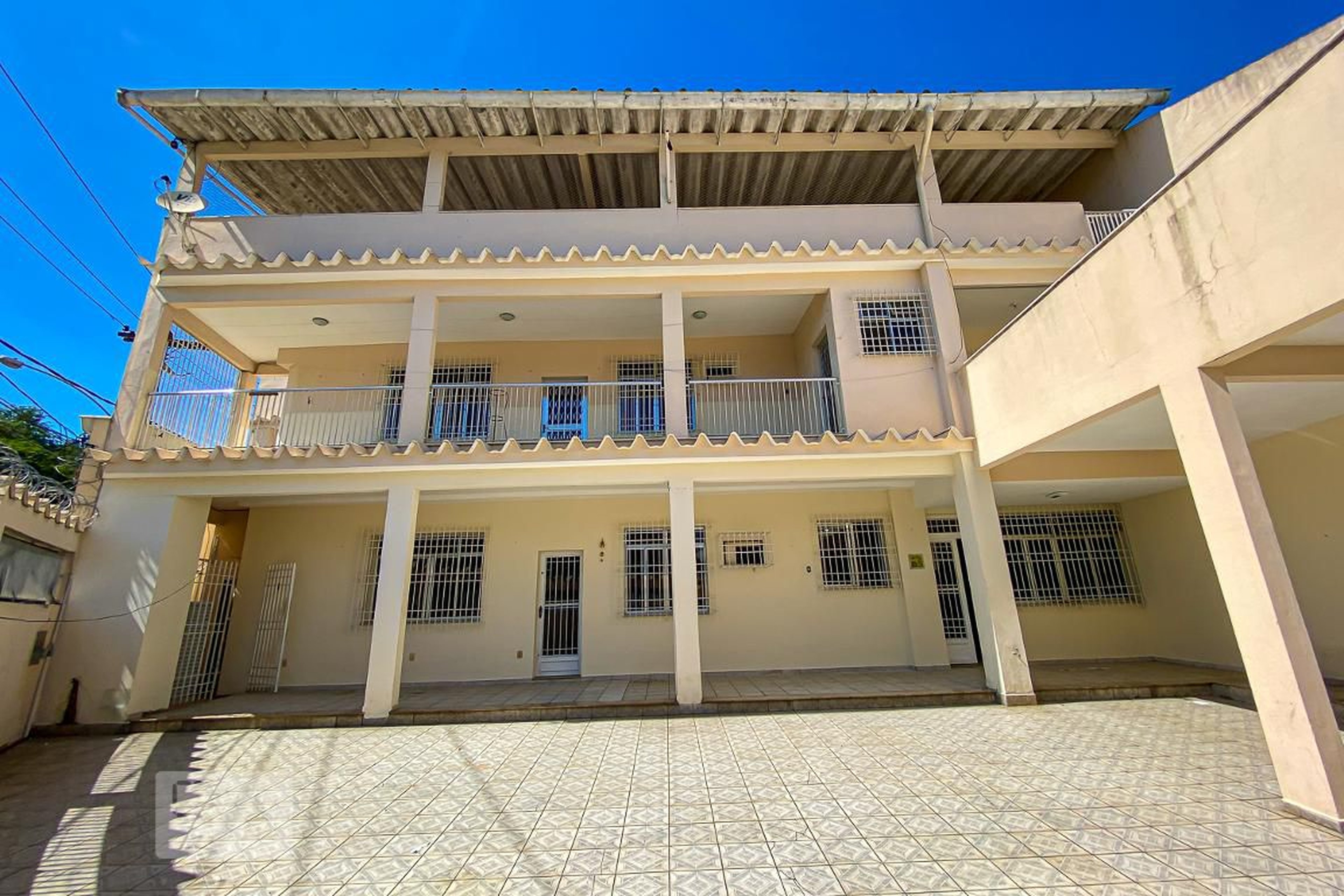 Fachada Condomínio em Rua Tessália, 17