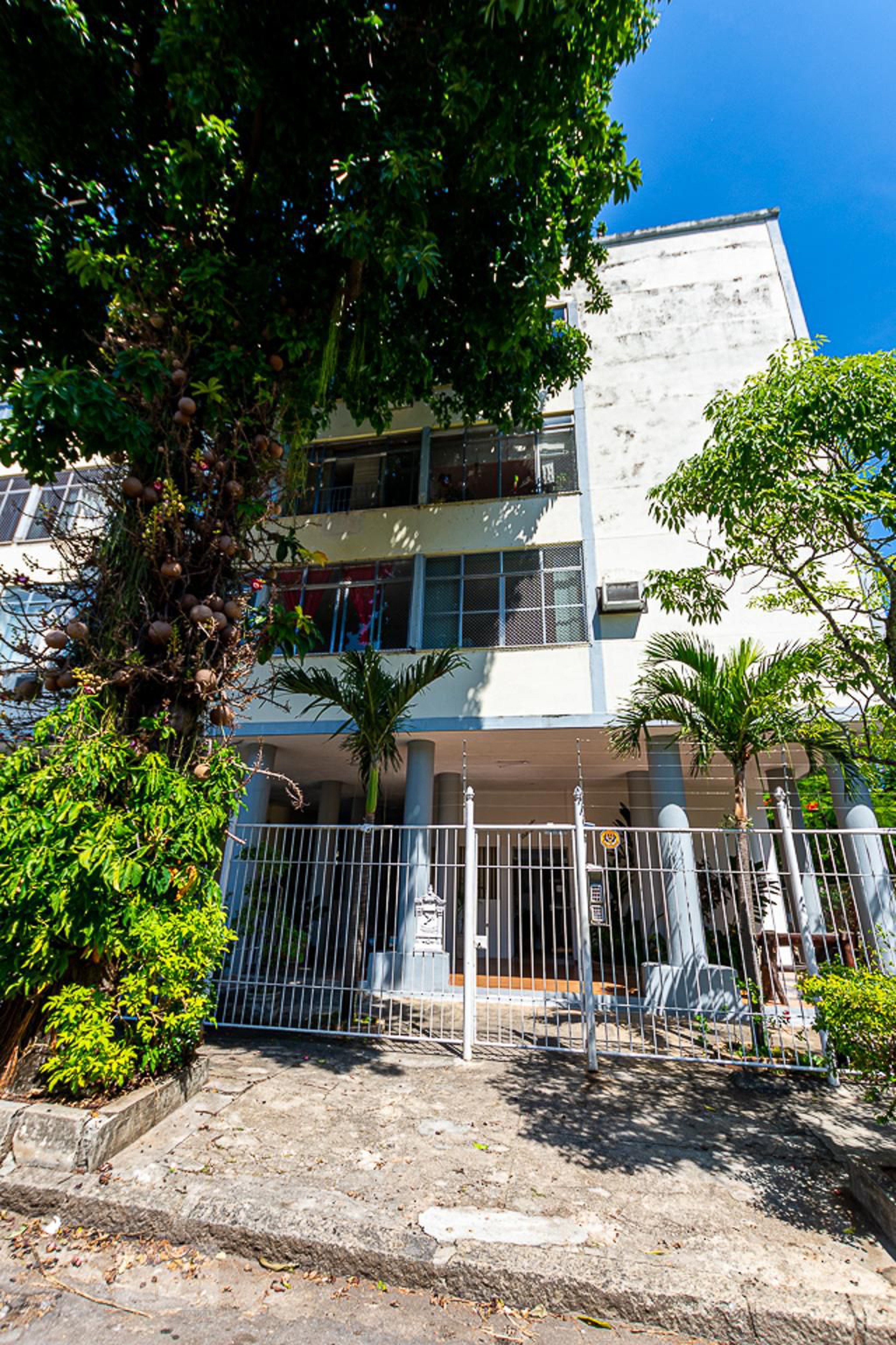 Fachada do Prédio Condomínio Senadors Lutenchker