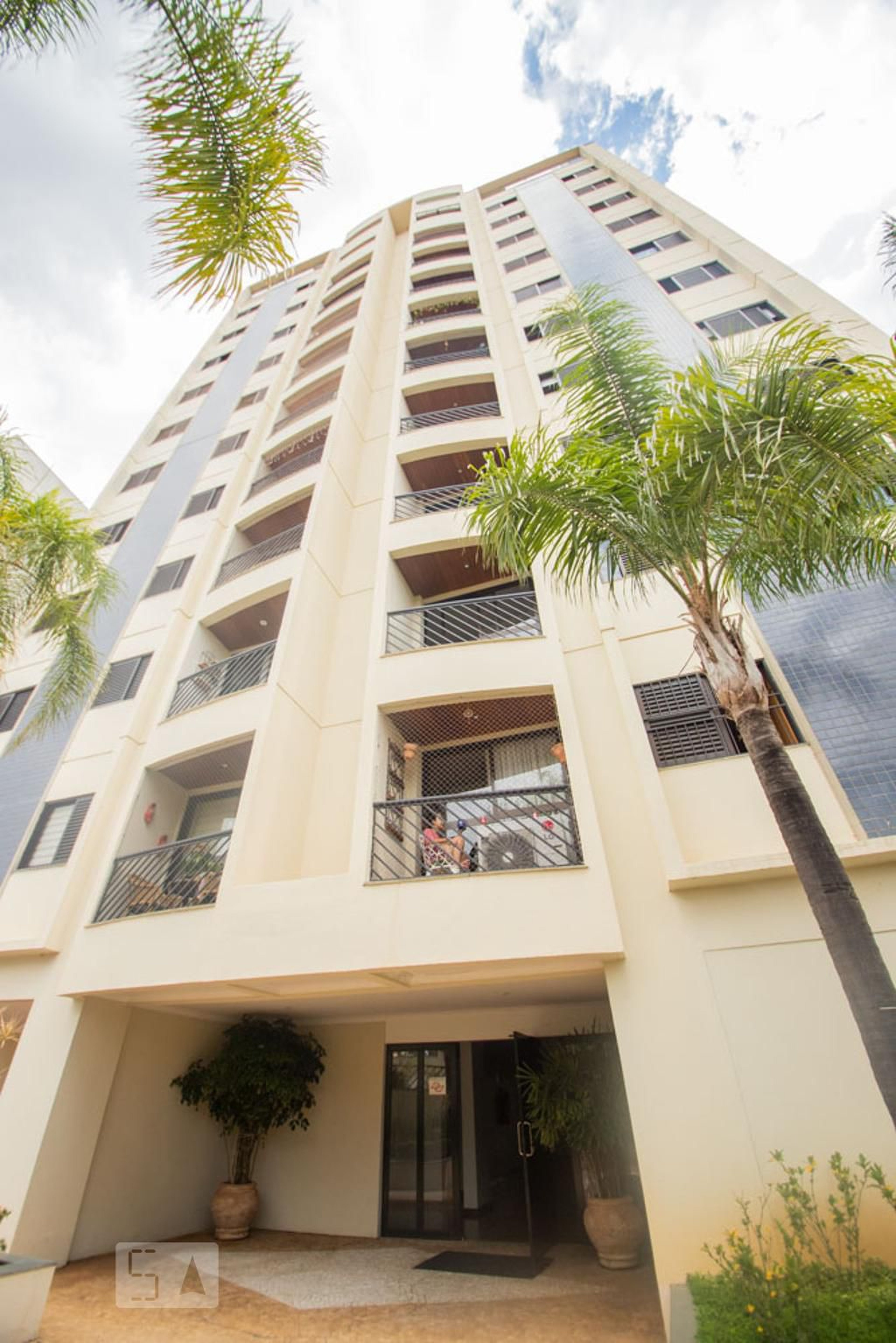 fachada Condomínio em Rua Professor Saul Carlos da Silva, 291