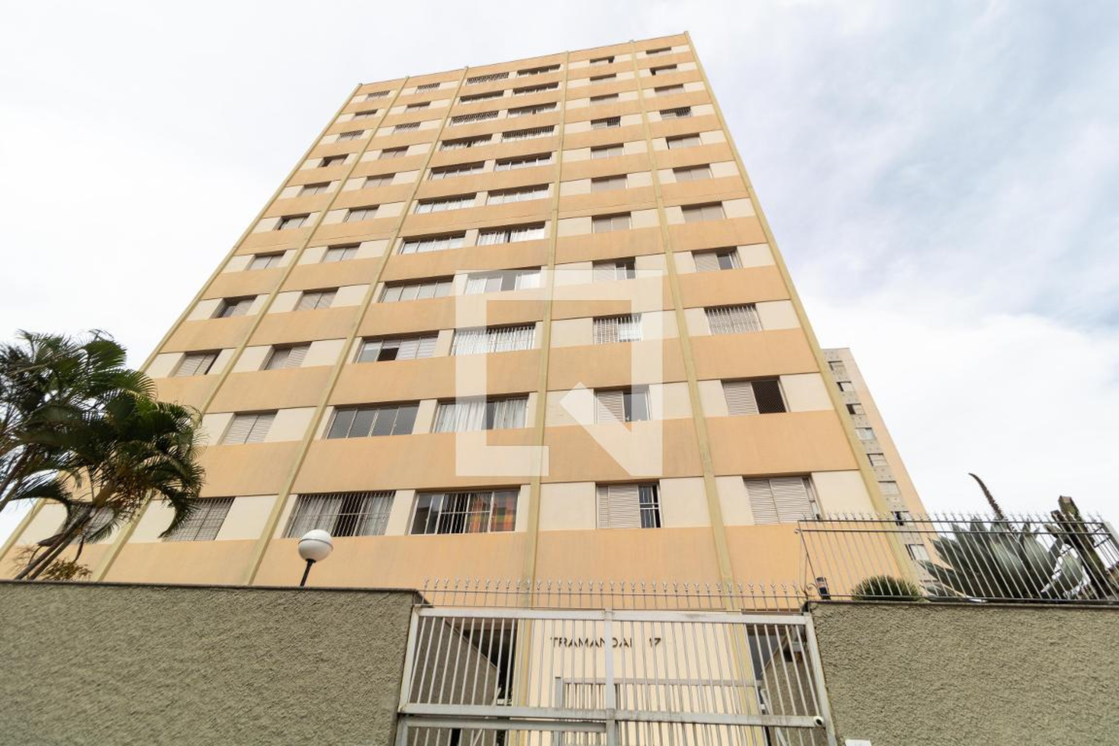 Fachada Condomínio em Rua Ten Gonçalves Meira, 171