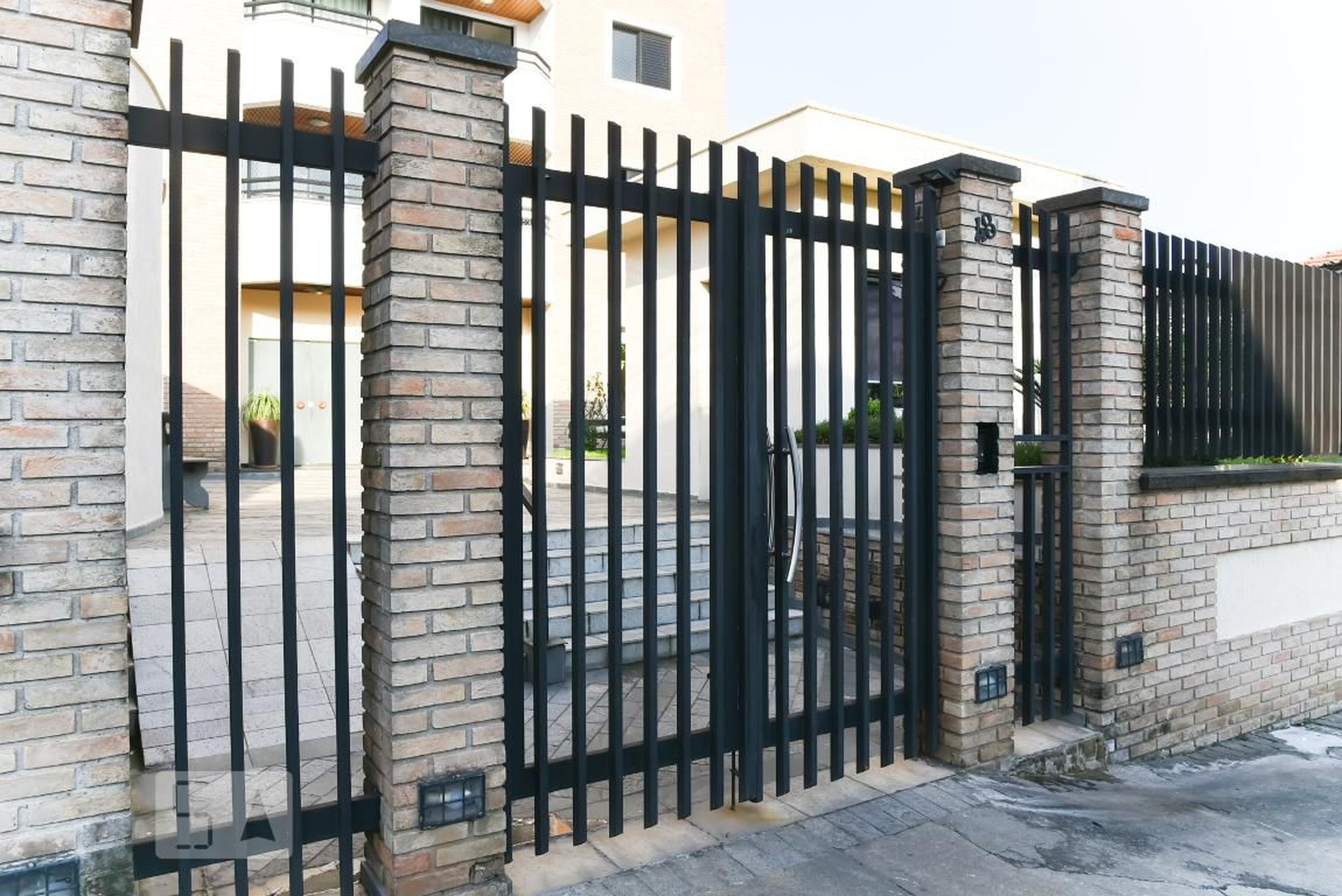 Fachada do Condomínio Edificio Mirante da Penha