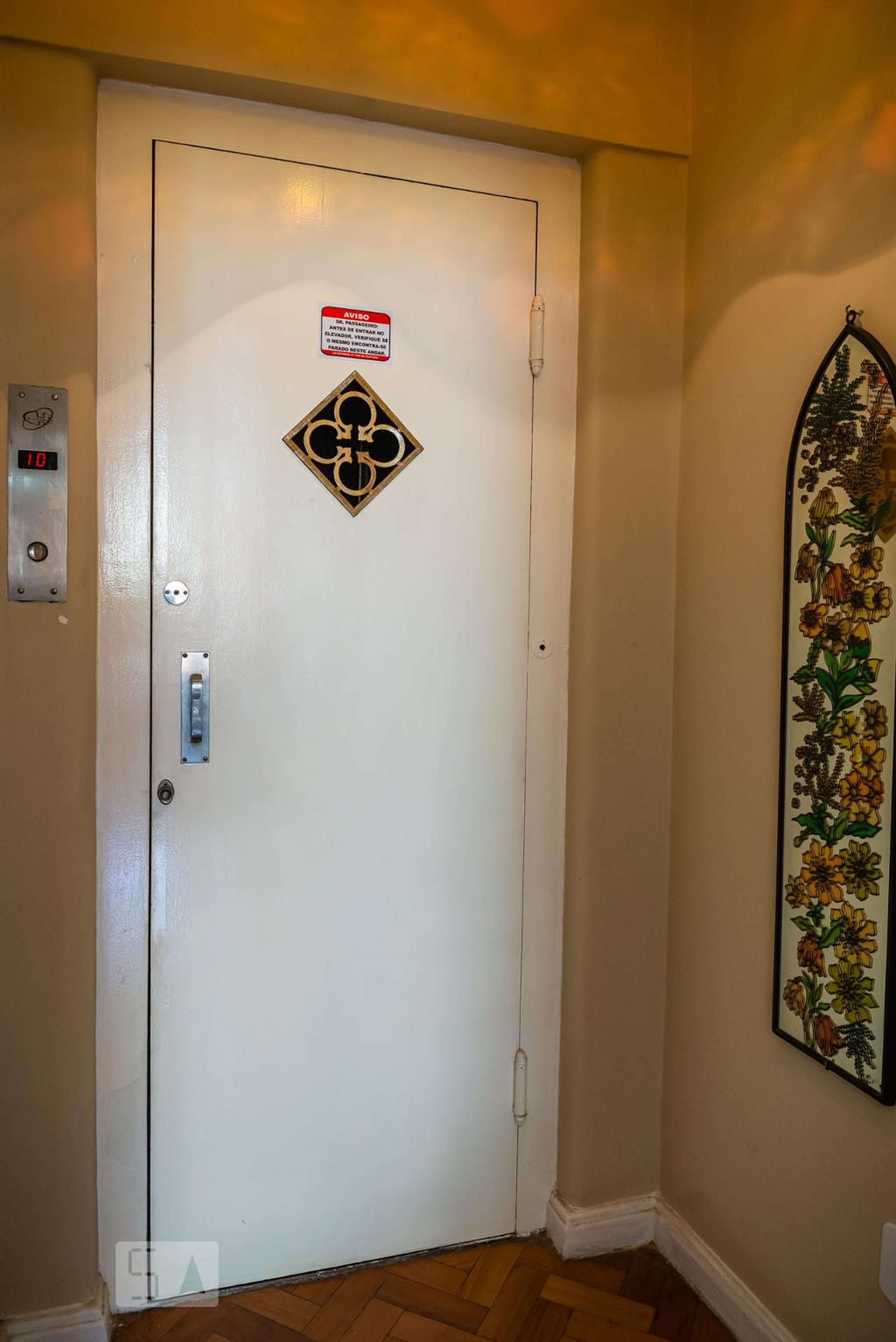 Hall de Entrada Condomínio em Av. Nossa Sra. de Copacabana, 481