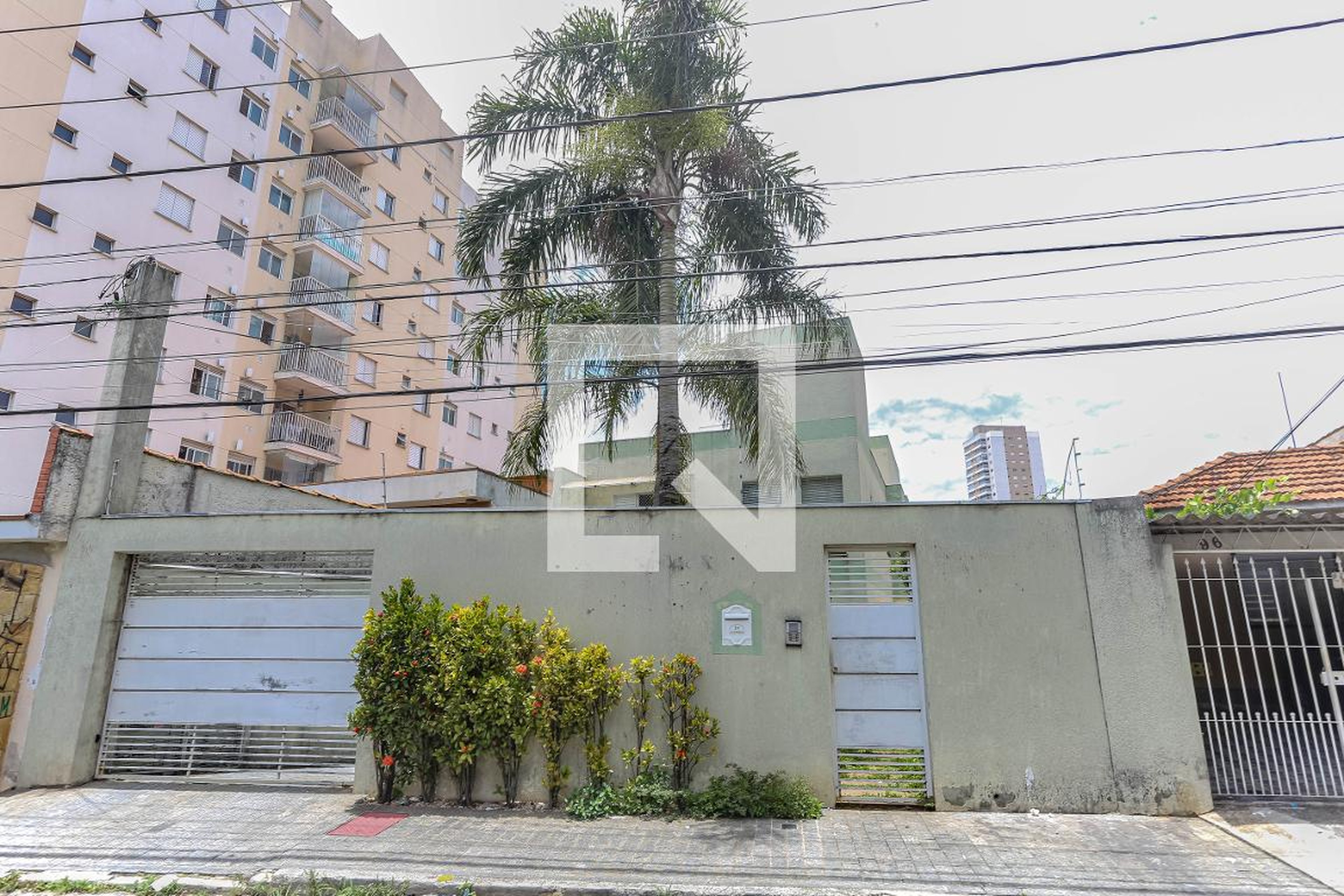 Fachada Condomínio em Rua dos Macaxás, 110